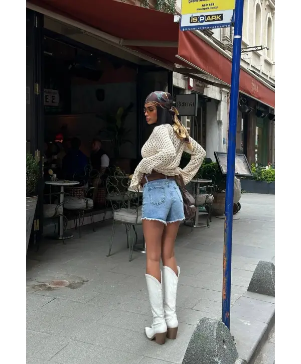 Taşlı Tasarım Mavi Jean Şort