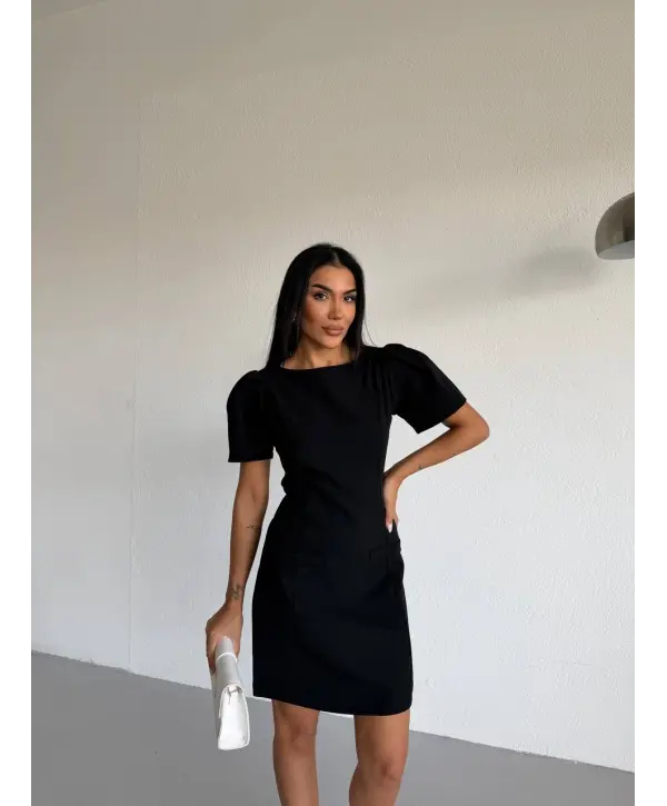 Siyah Kayık Yaka Kısa Kollu Mini Elbise