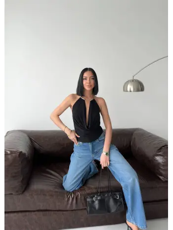 Siyah Boyundan Halka Askılı Bluz