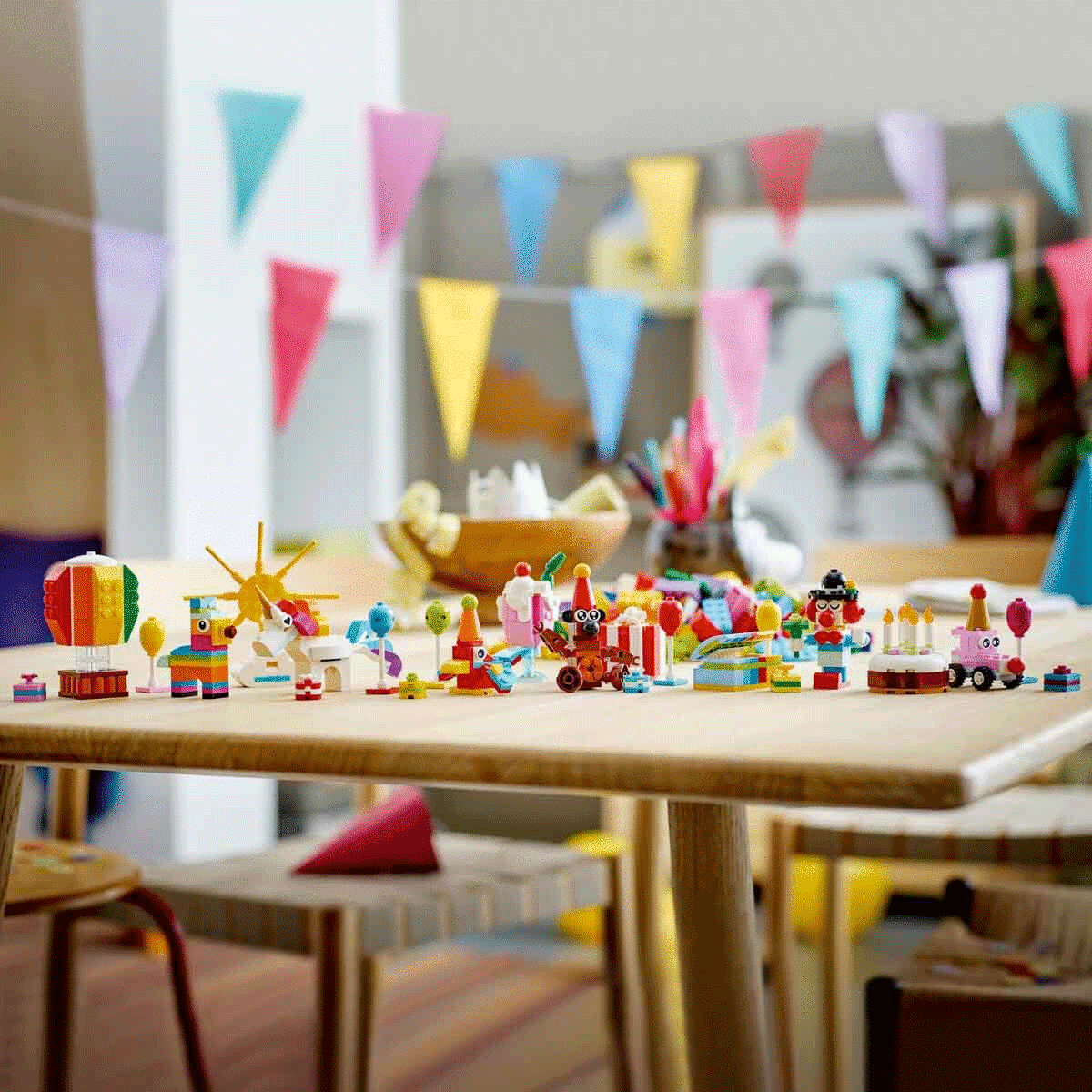 11029 LEGO® Classic Yaratıcı Parti Kutusu 900 parça +5 yaş