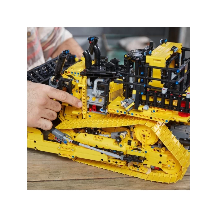 Lego Technic Cat® D11T Buldozer (3854 Parça) 42131