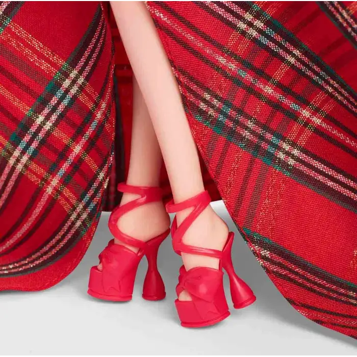 Mattel Barbie 2024 Mutlu Yıllar Bebeği Sarışın Hrm61