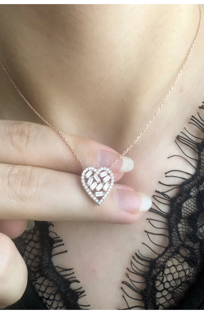 Kadın Minimal Baget Taşlı Kalp Gümüş Rose Kolye