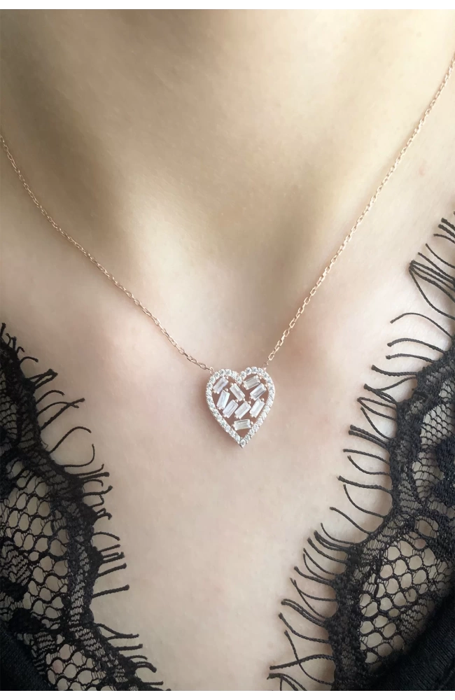 Kadın Minimal Baget Taşlı Kalp Gümüş Rose Kolye