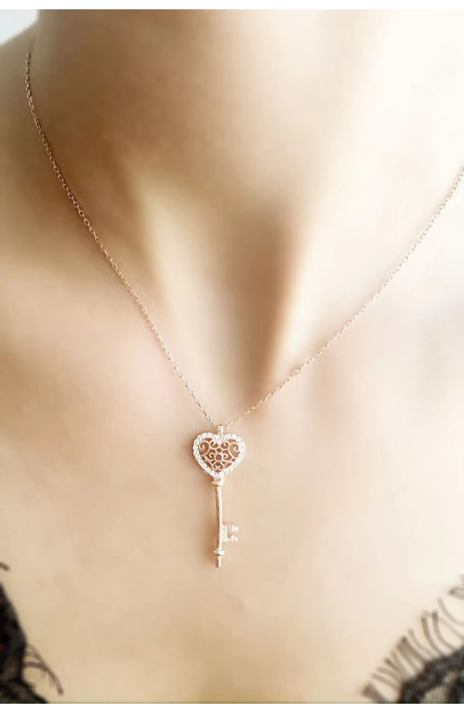 Kadın Aşk Anahtarı 925 Ayar Gümüş Rose Kolye