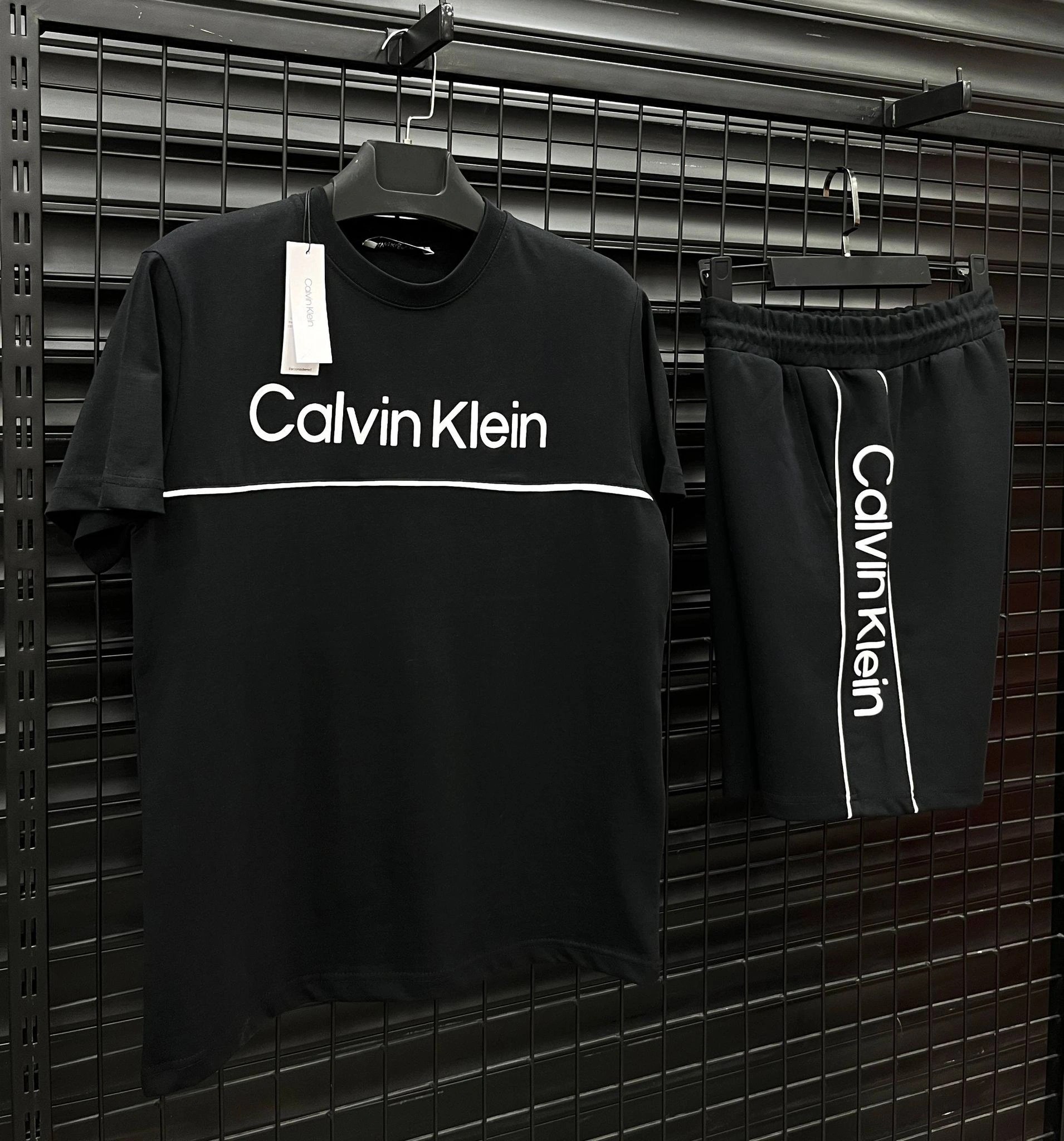 CK Printed T-shirt & Şort Takımı - Siyah