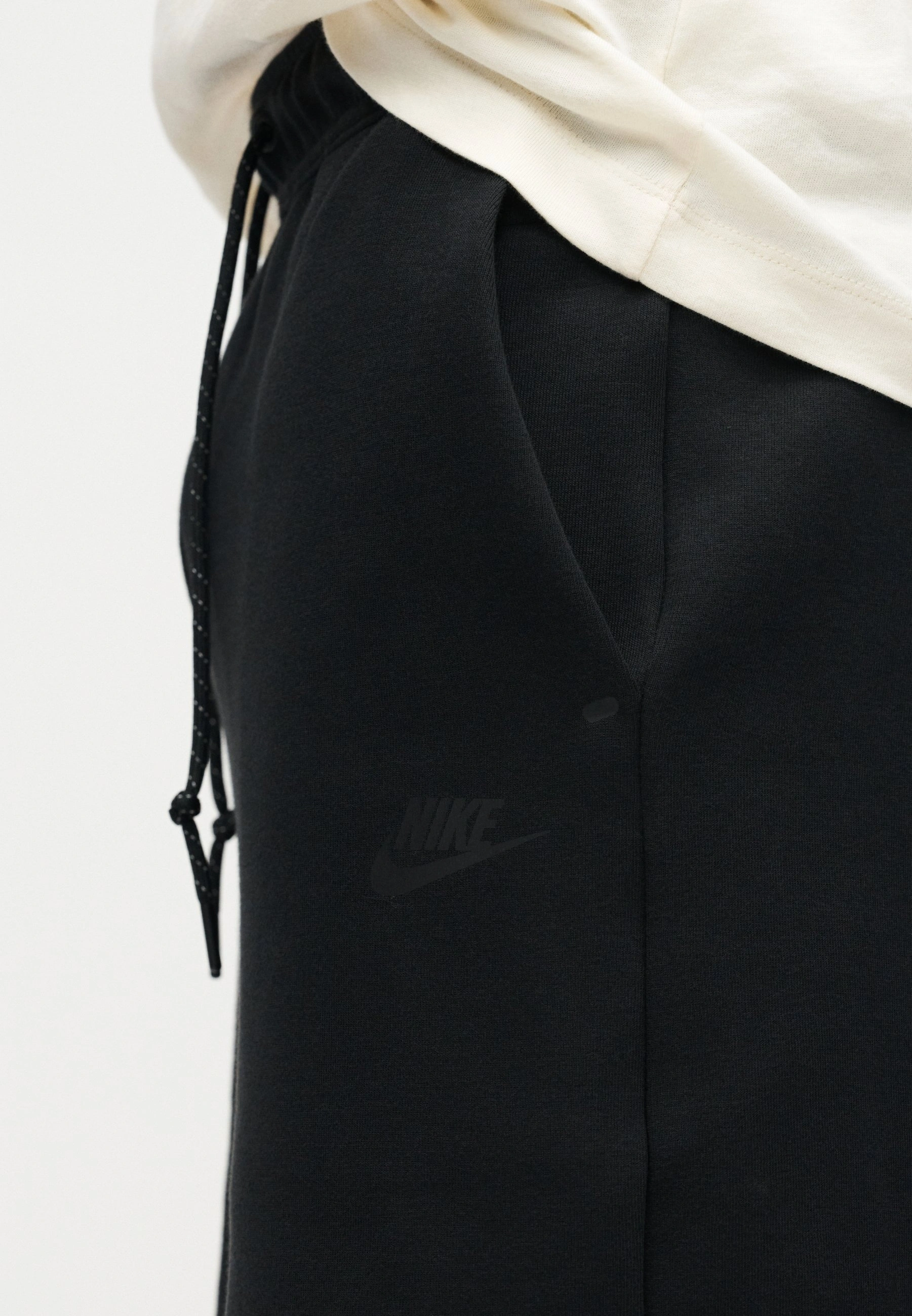 NSW Tech Fleece 5th Şort – Siyah