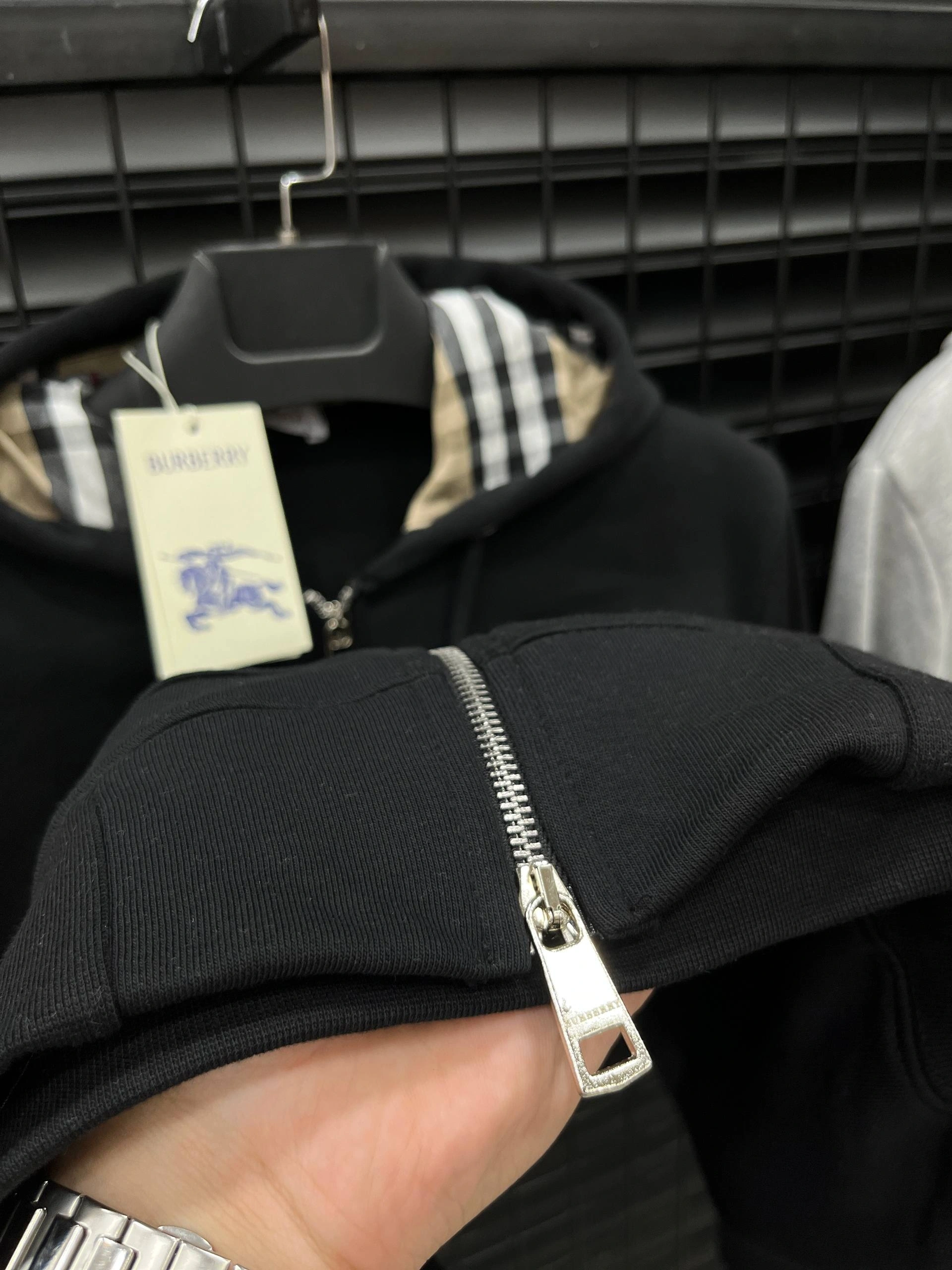 BURBRY Classic Fermuarlı Hoodie – Siyah