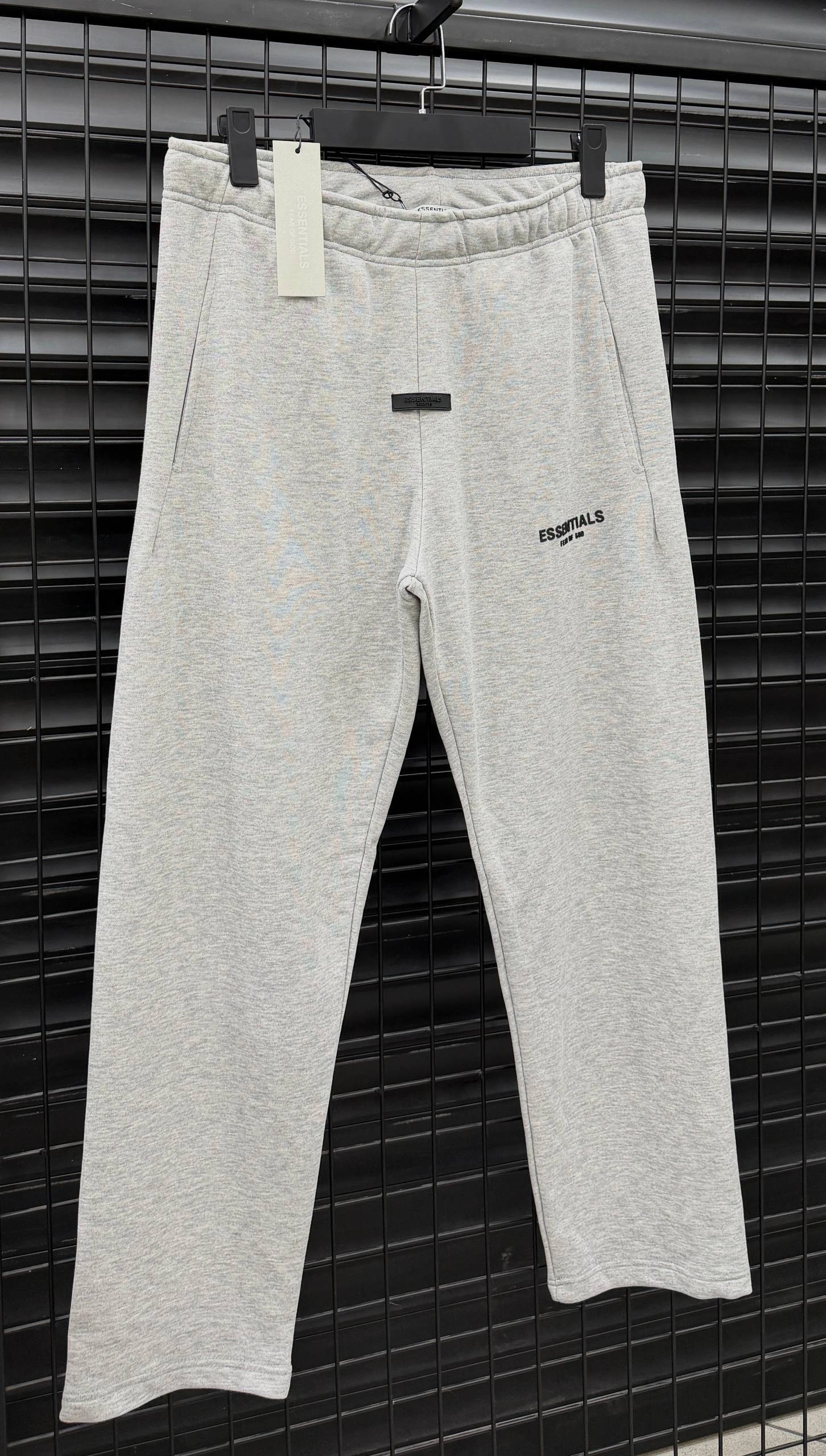 ESSENTIALS Basic Baggy Jogger – Gri
