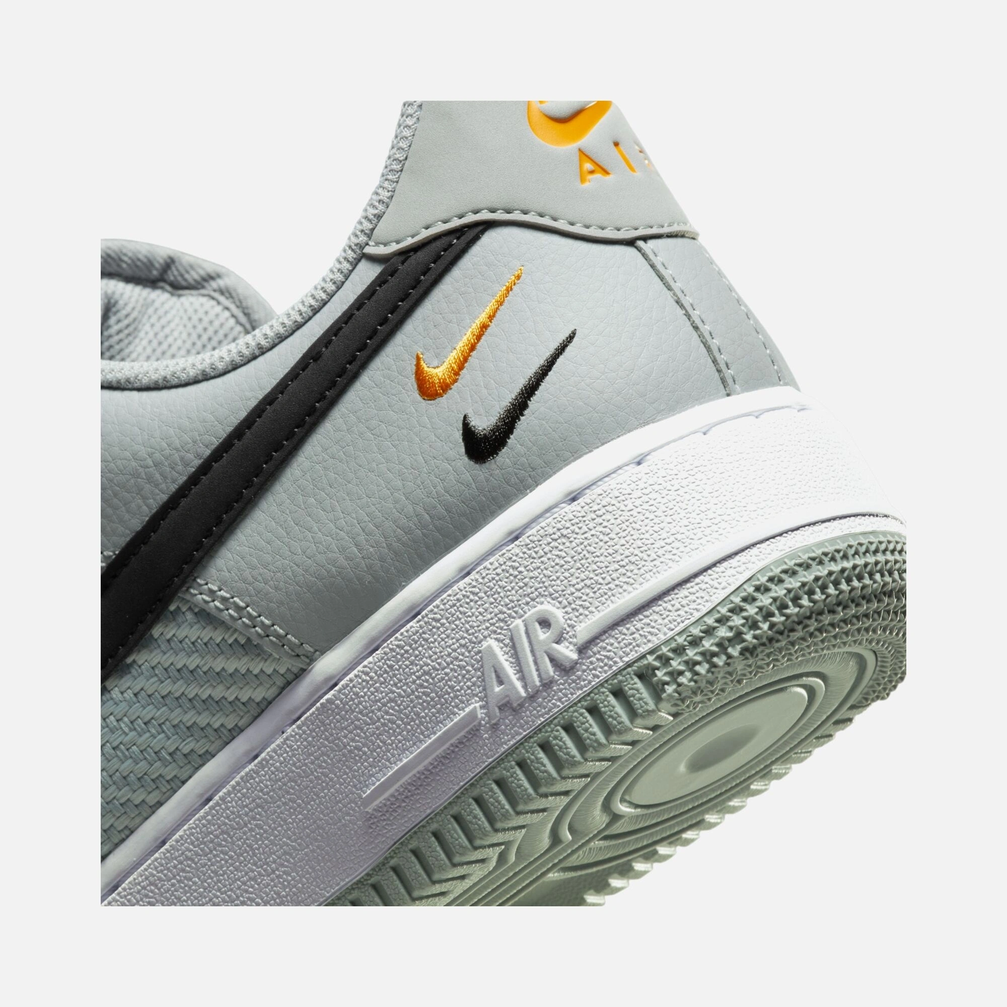 N Air Force 1 - Triple Swoosh