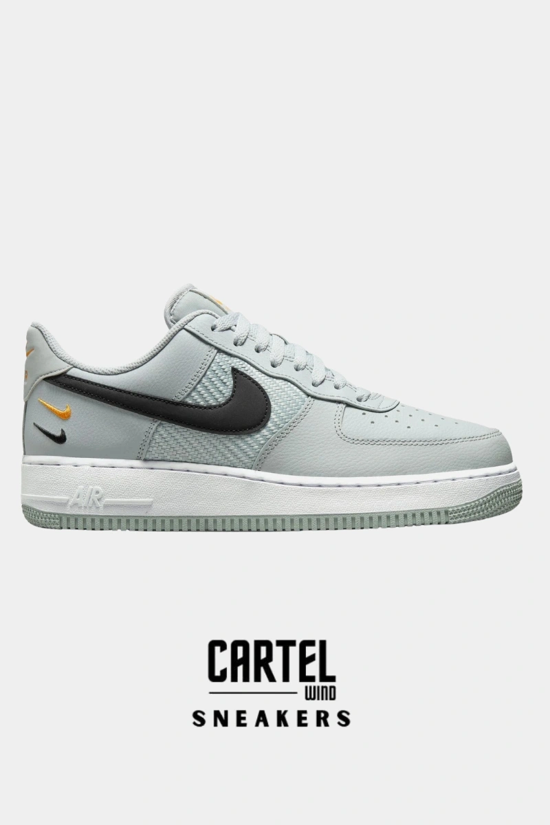 N Air Force 1 - Triple Swoosh
