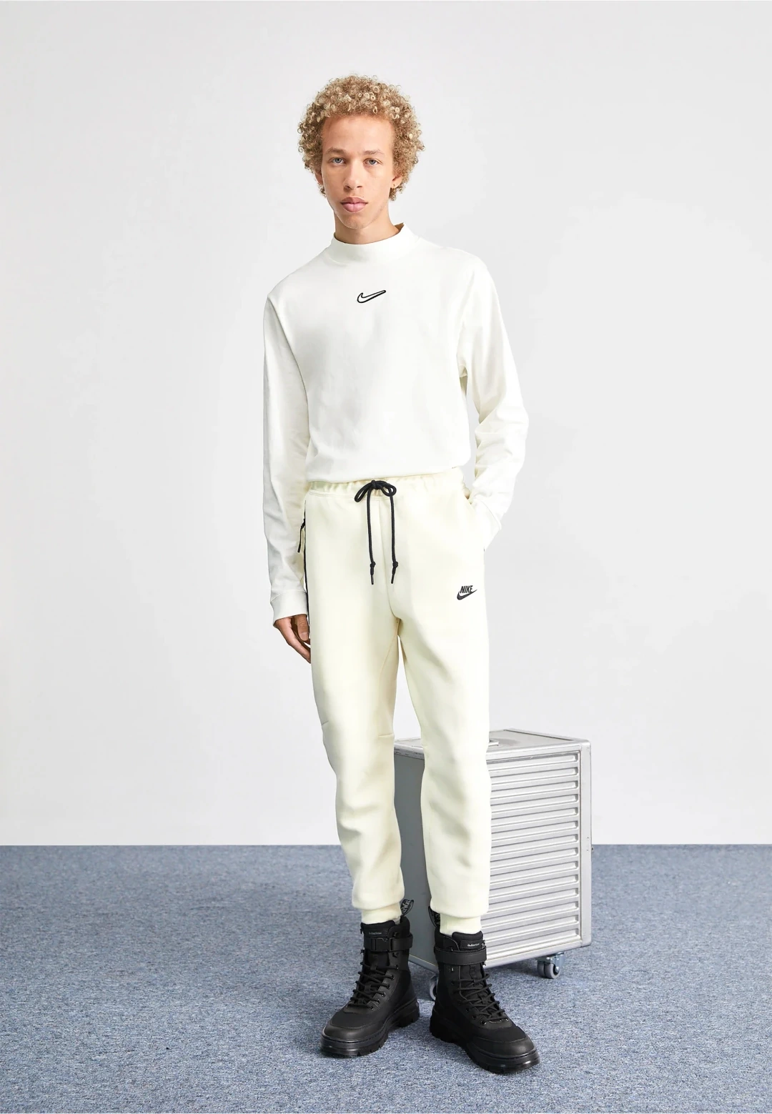 Tech Fleece Windrunner (Yeni) Jogger - Coconut
