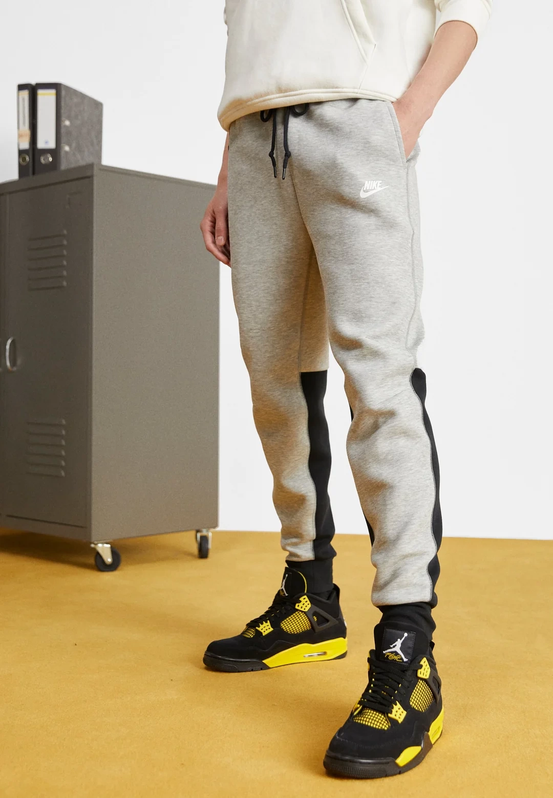 Tech Fleece Windrunner (Yeni) Jogger - Siyah/Gri