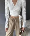 Kruvaze Yaka Beli Kuşaklı Crop Bluz