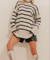 Pullaps Çizgili Boğazlı Yanı Yırtmaçlı Oversize Kazak Bej