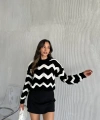 Pullaps Zikzak Çizgili Desenli Triko Kazak Siyah Beyaz