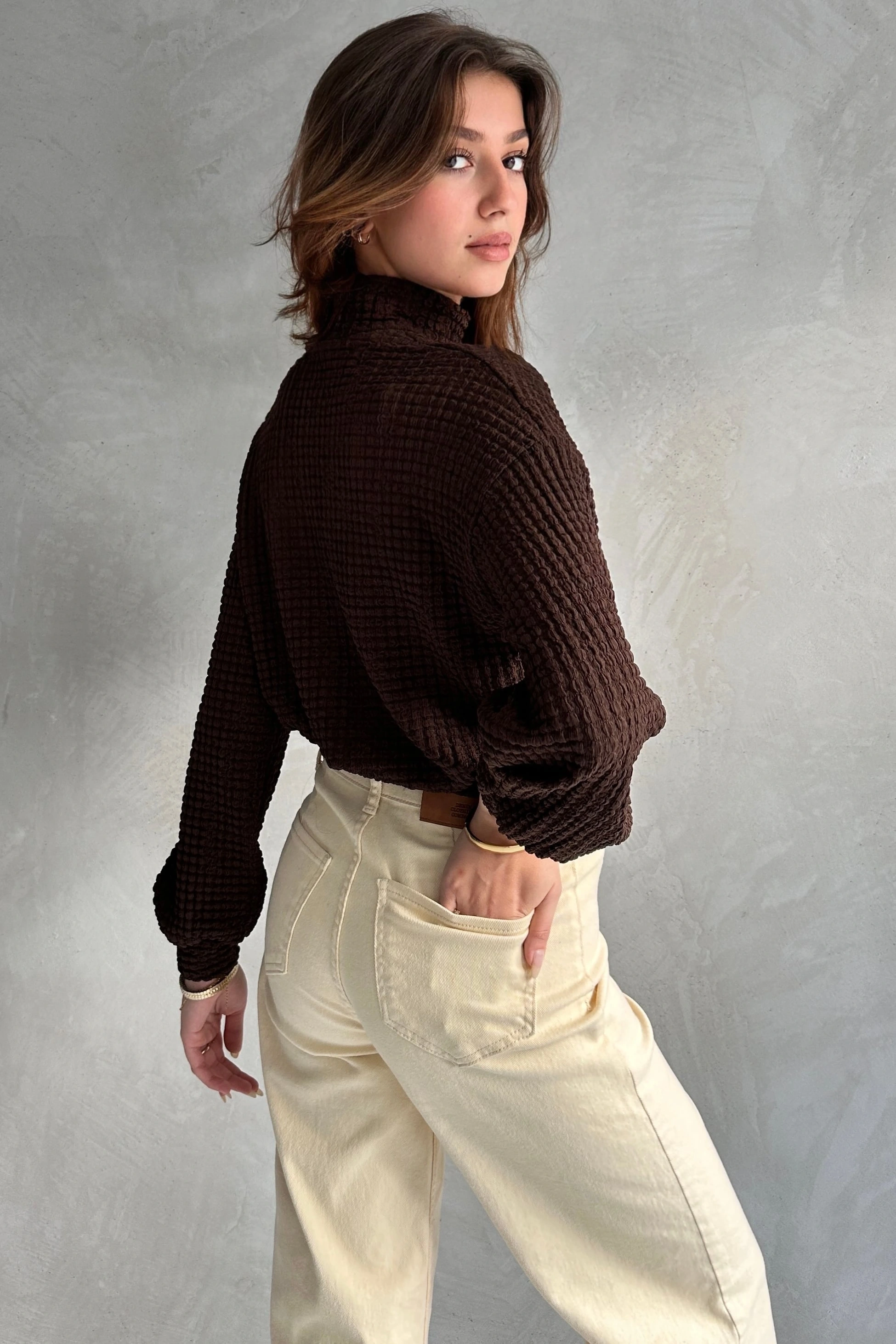 Pullaps Balıkçı Yaka Dokulu Crop Bluz Kahve