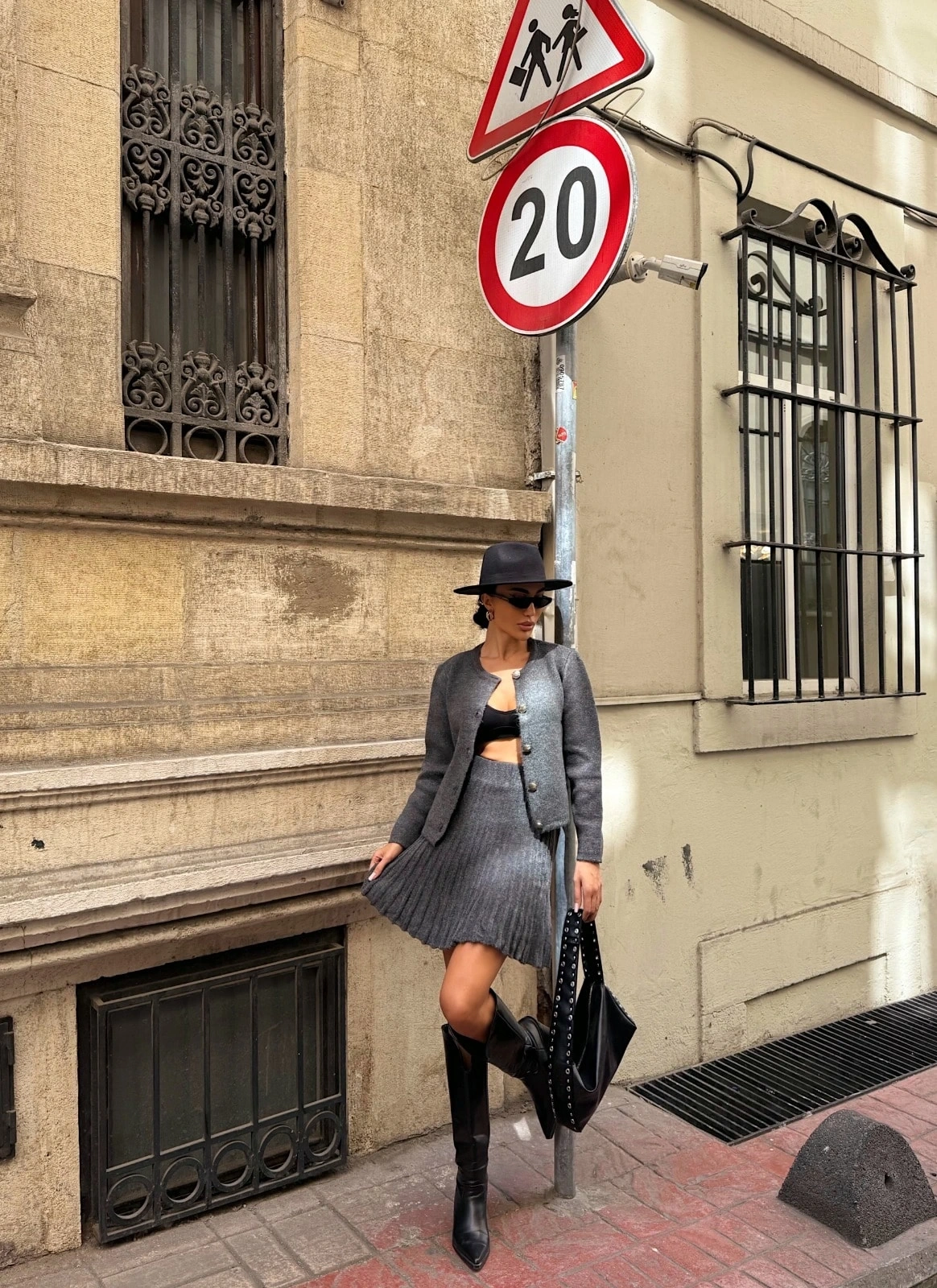 Pullaps Bisiklet Yaka Hırka Ve Pile Detaylı Etek Triko Takım Gri