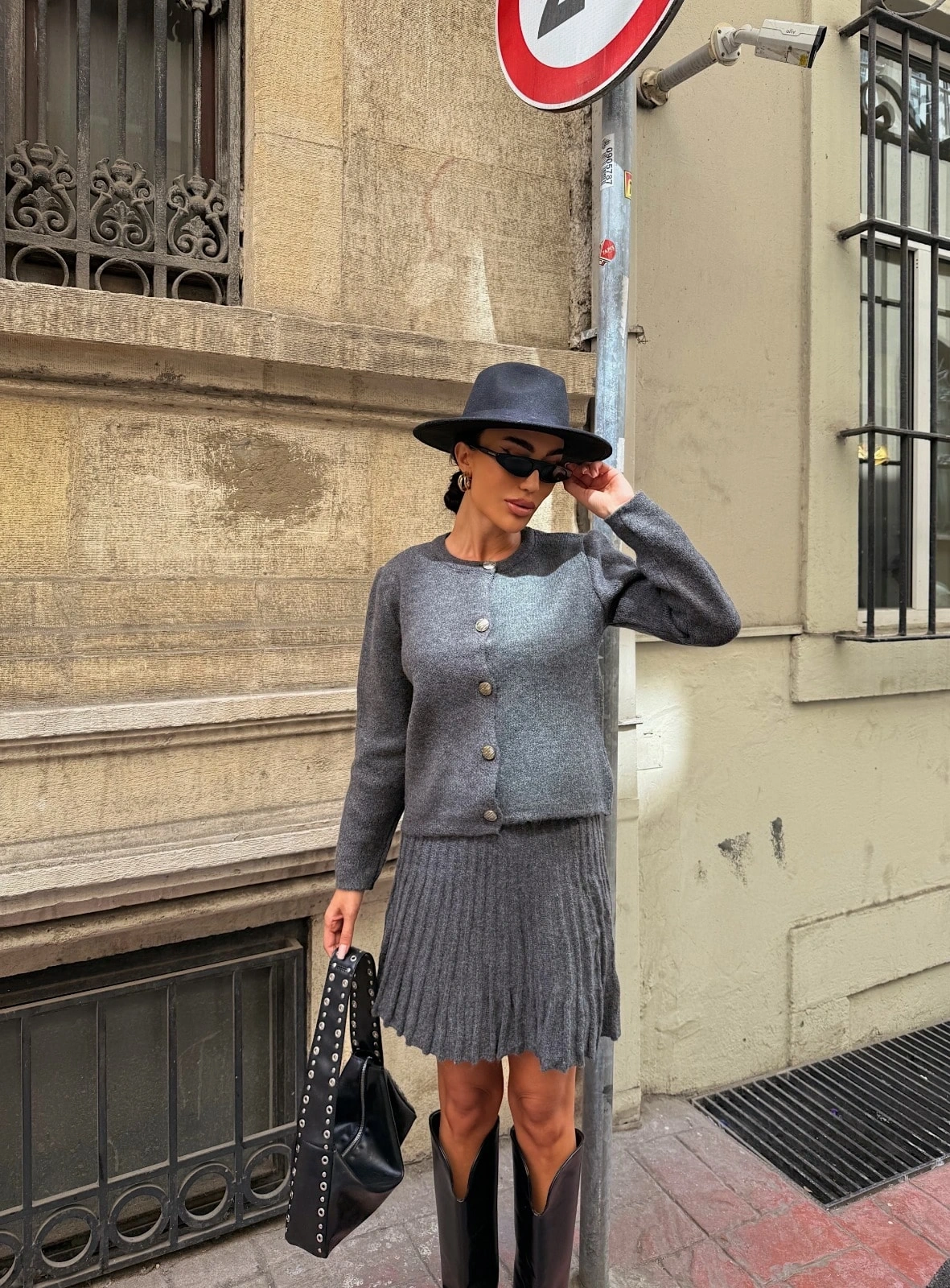 Pullaps Bisiklet Yaka Hırka Ve Pile Detaylı Etek Triko Takım Gri