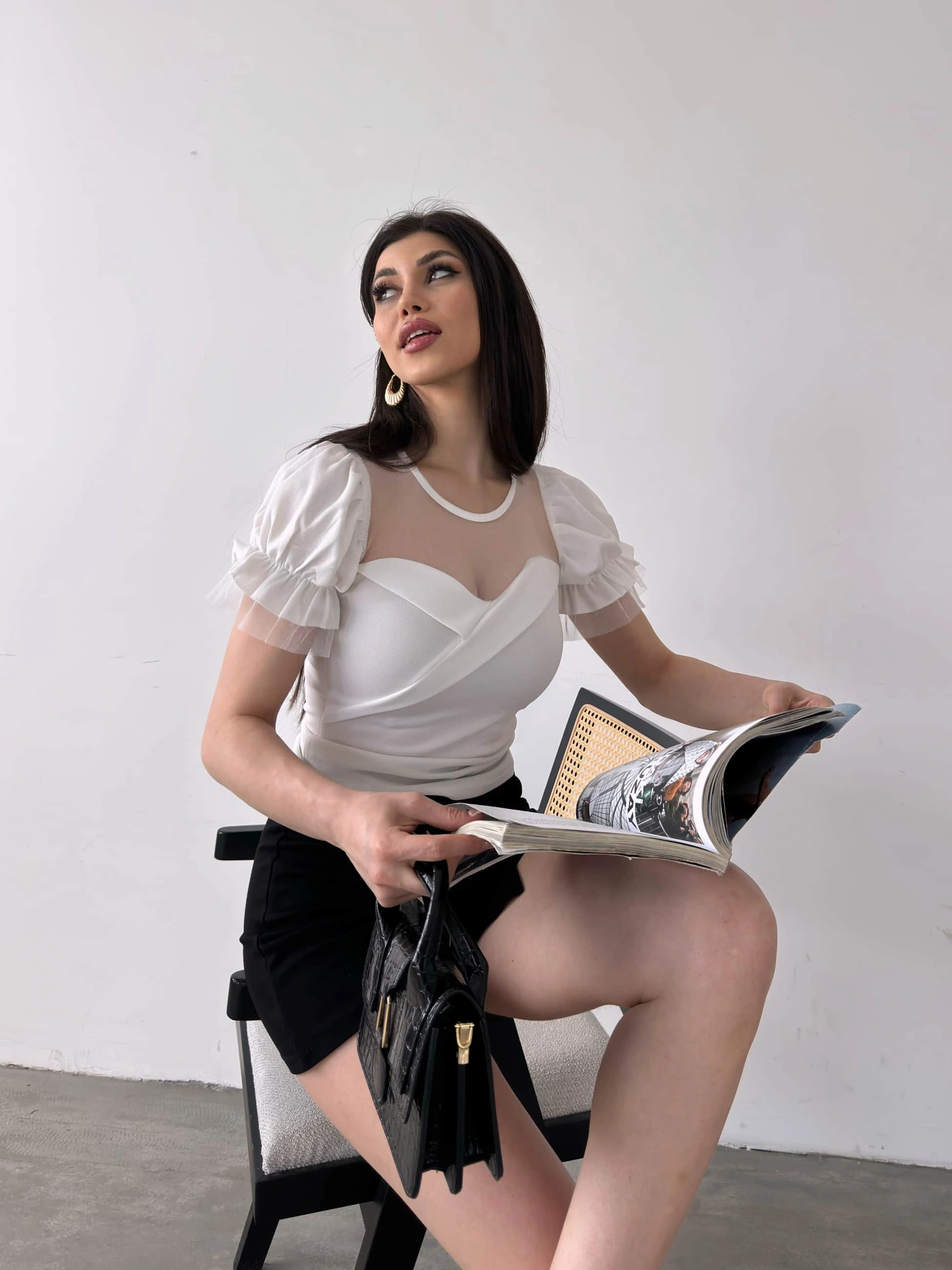 Bisiklet Yaka Tül Detaylı Kolları Fırfırlı Bluz