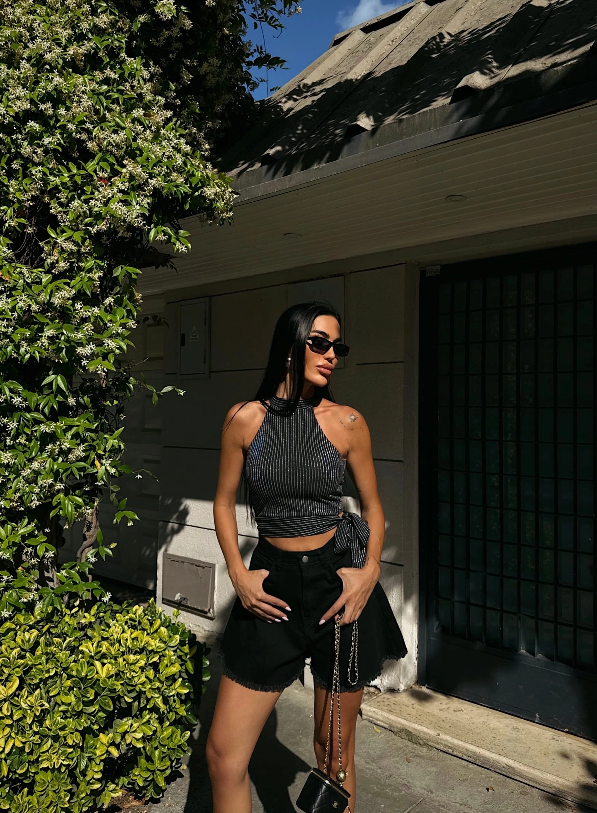 Çizgili Beli Kuşak Detaylı Halter Bluz