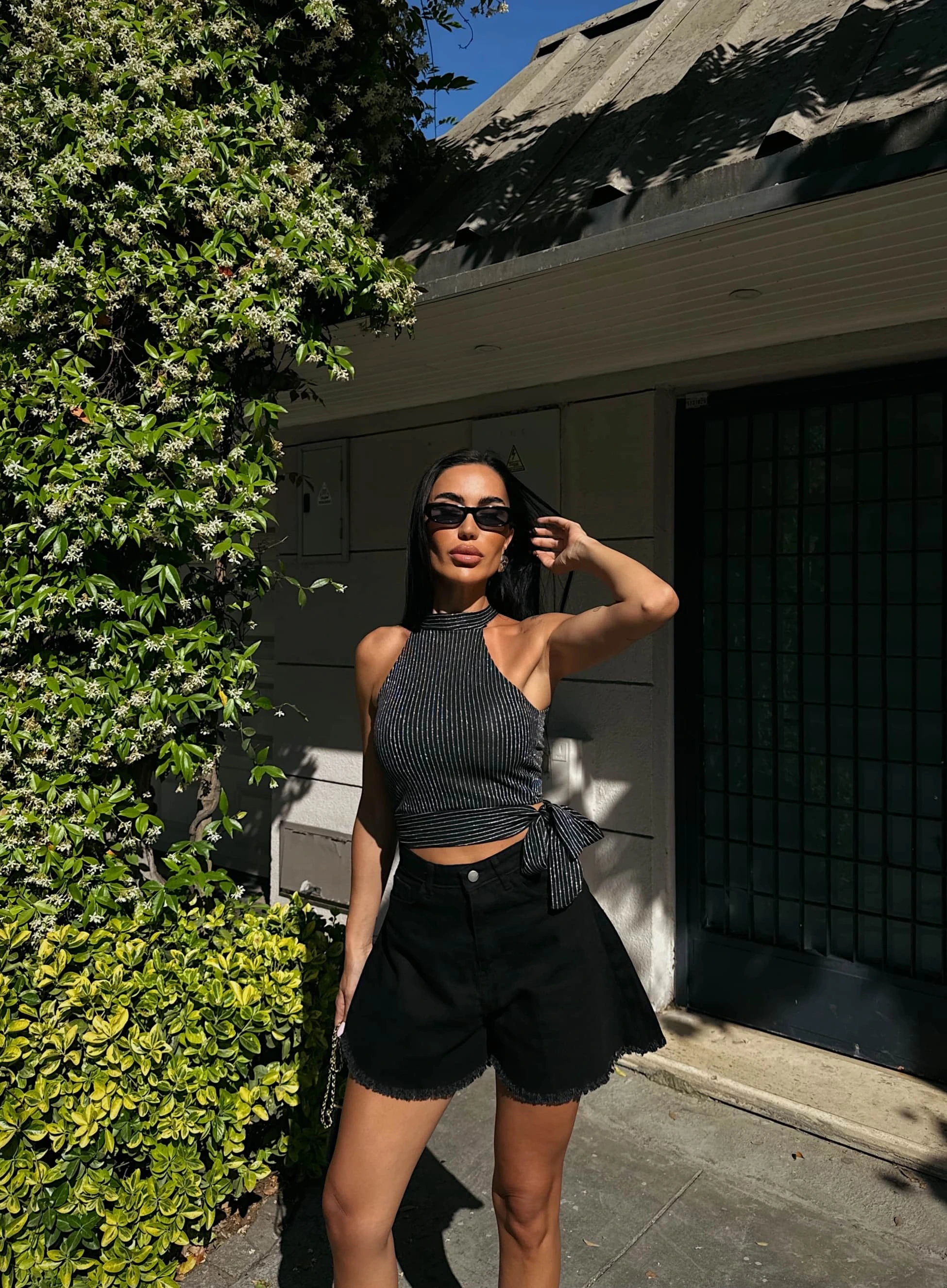 Çizgili Beli Kuşak Detaylı Halter Bluz