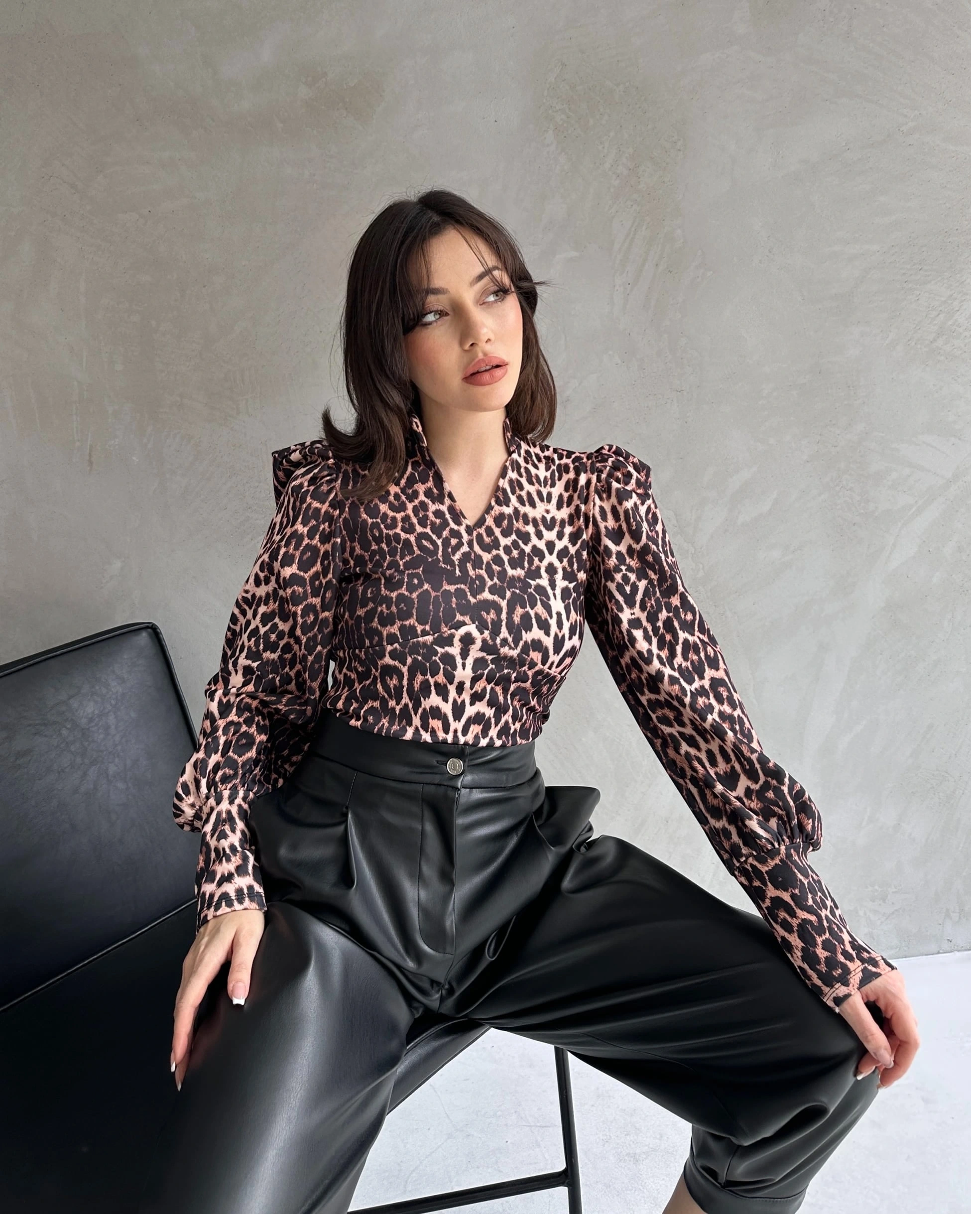 Pullaps Hakim Yaka Leopar Desenli Dalgıç Bluz Siyah