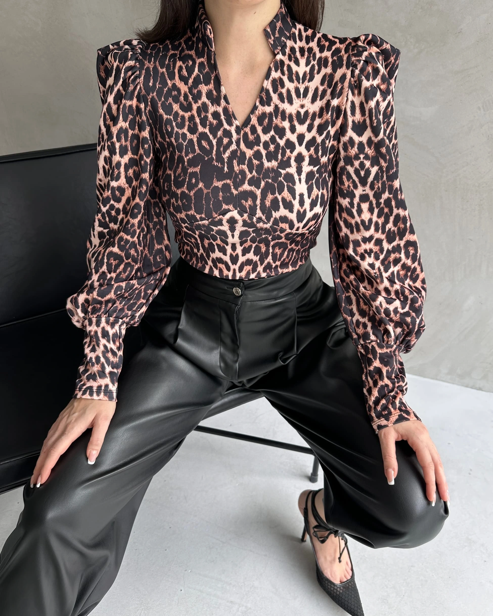 Pullaps Hakim Yaka Leopar Desenli Dalgıç Bluz Siyah
