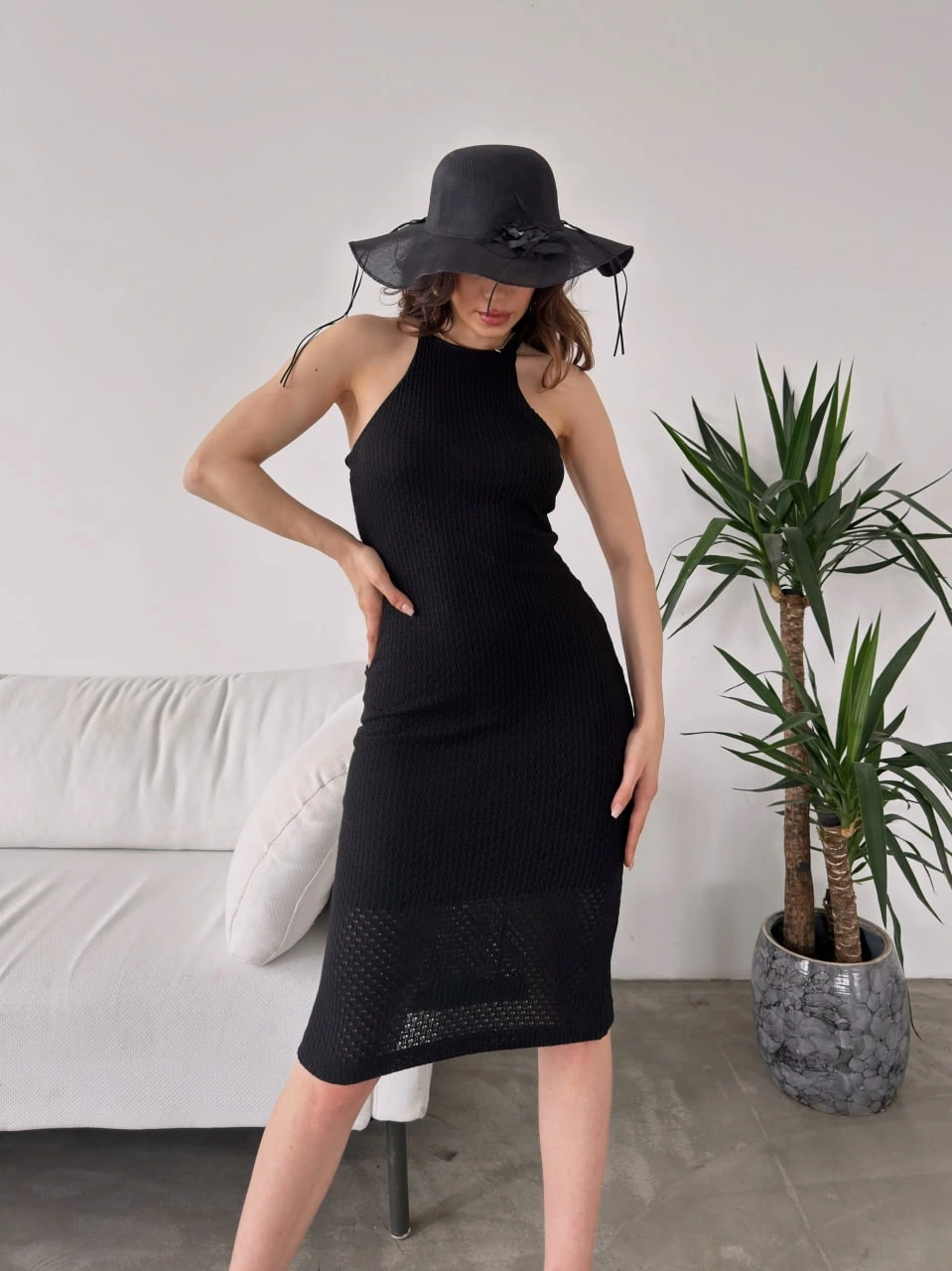 Halter Yaka Sırtı Çapraz Bant Detaylı Triko Elbise