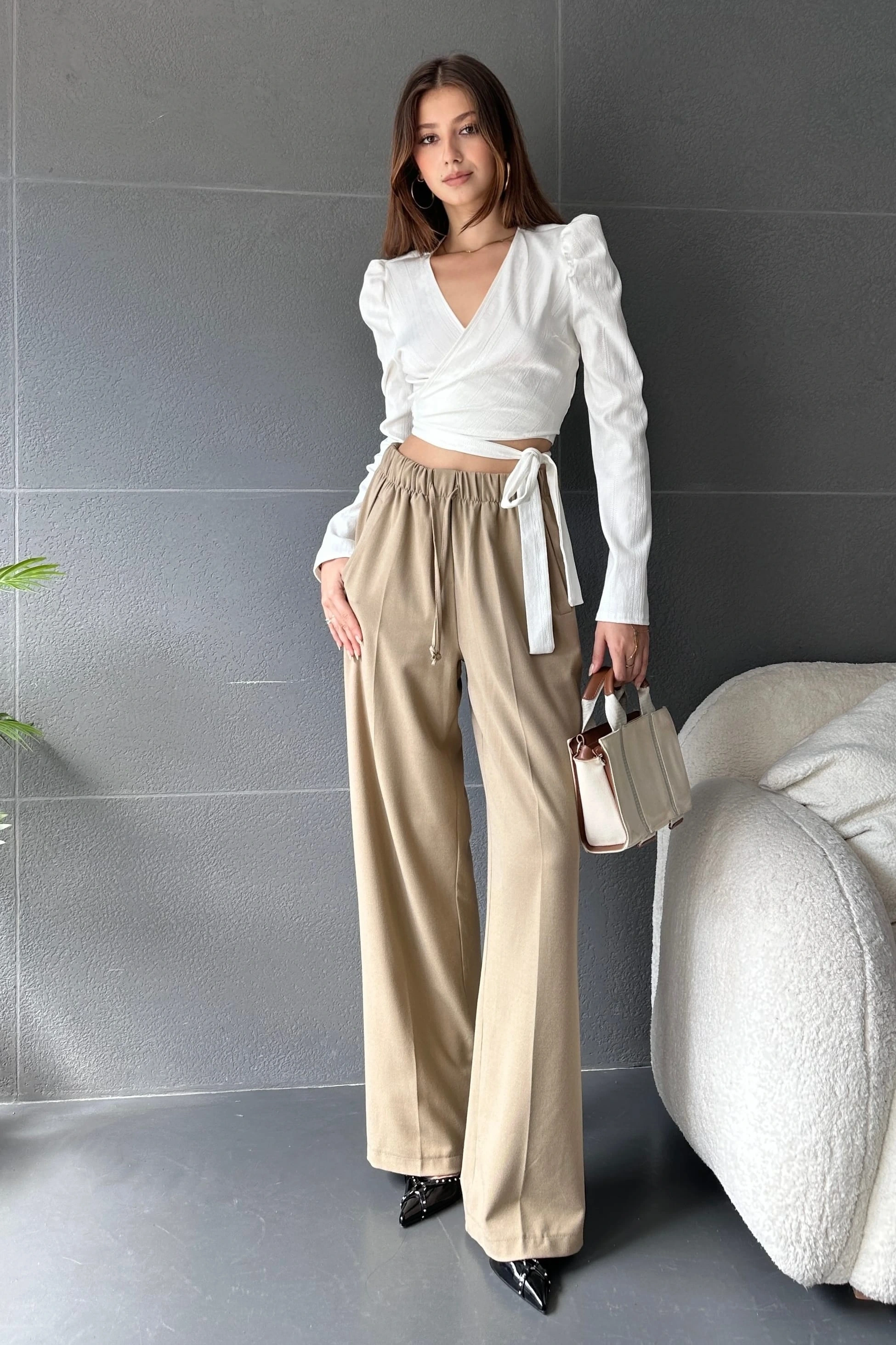 Kruvaze Yaka Beli Kuşaklı Crop Bluz