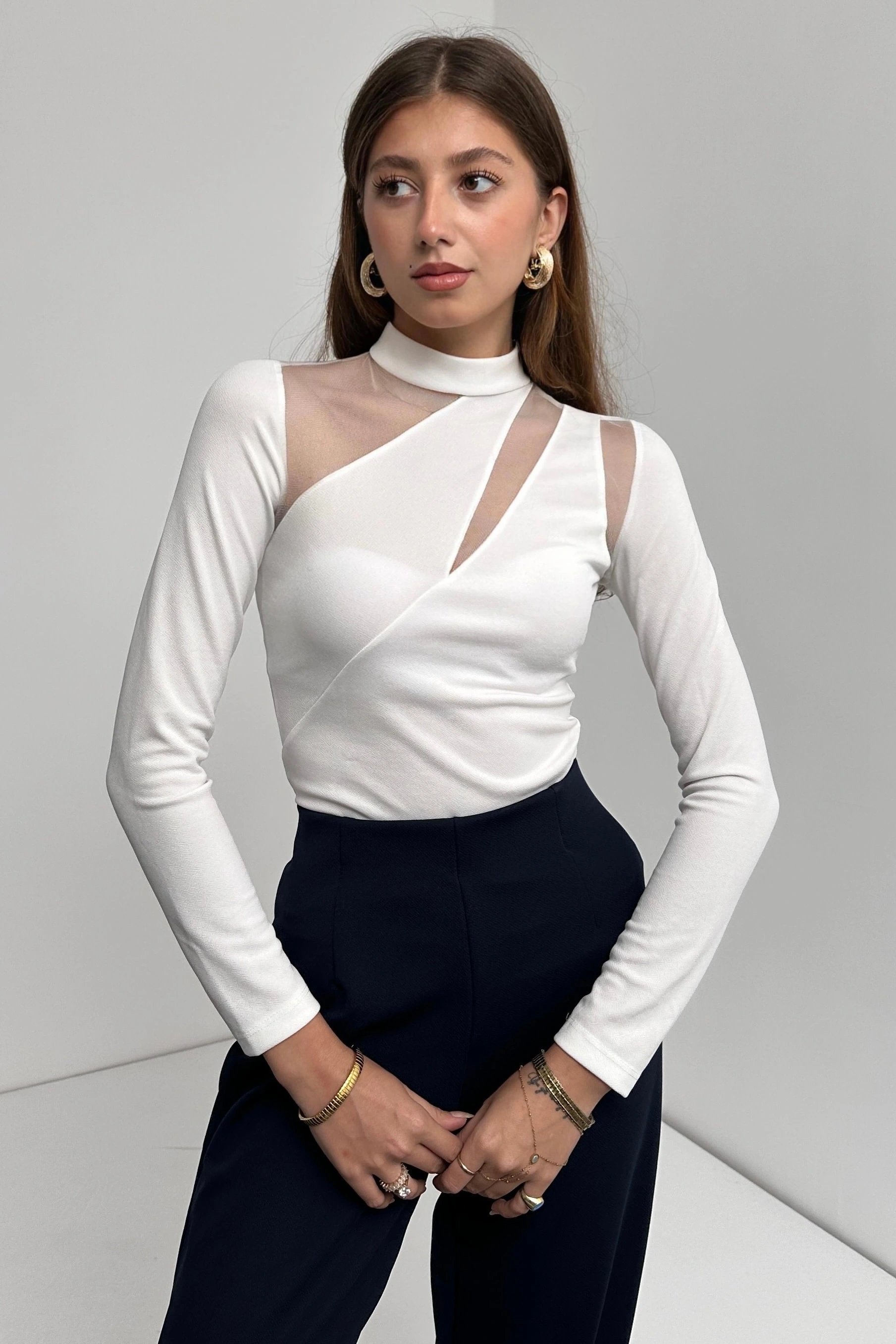 Pullaps Lazer Kesim Tül Detaylı Bluz