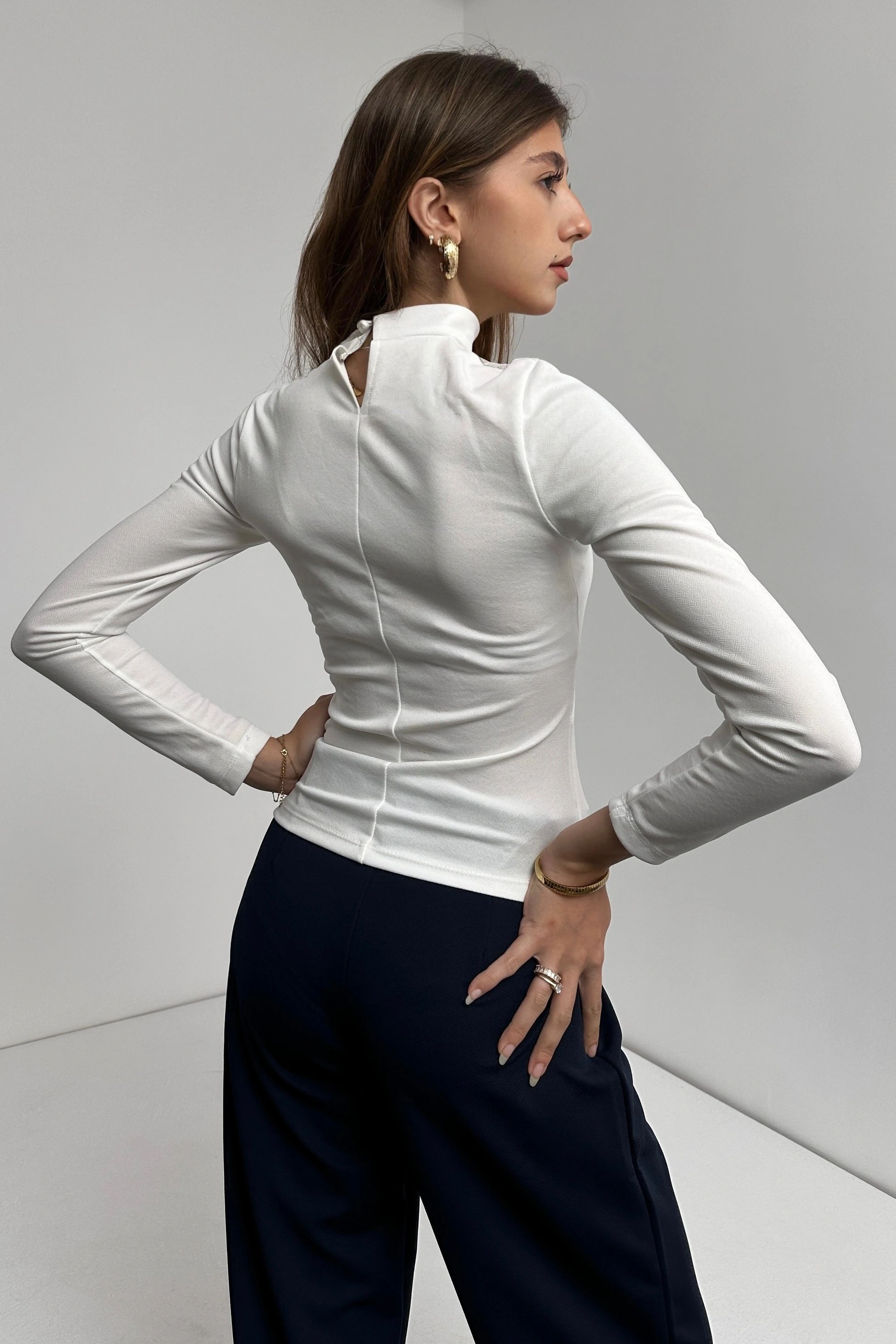 Pullaps Lazer Kesim Tül Detaylı Bluz