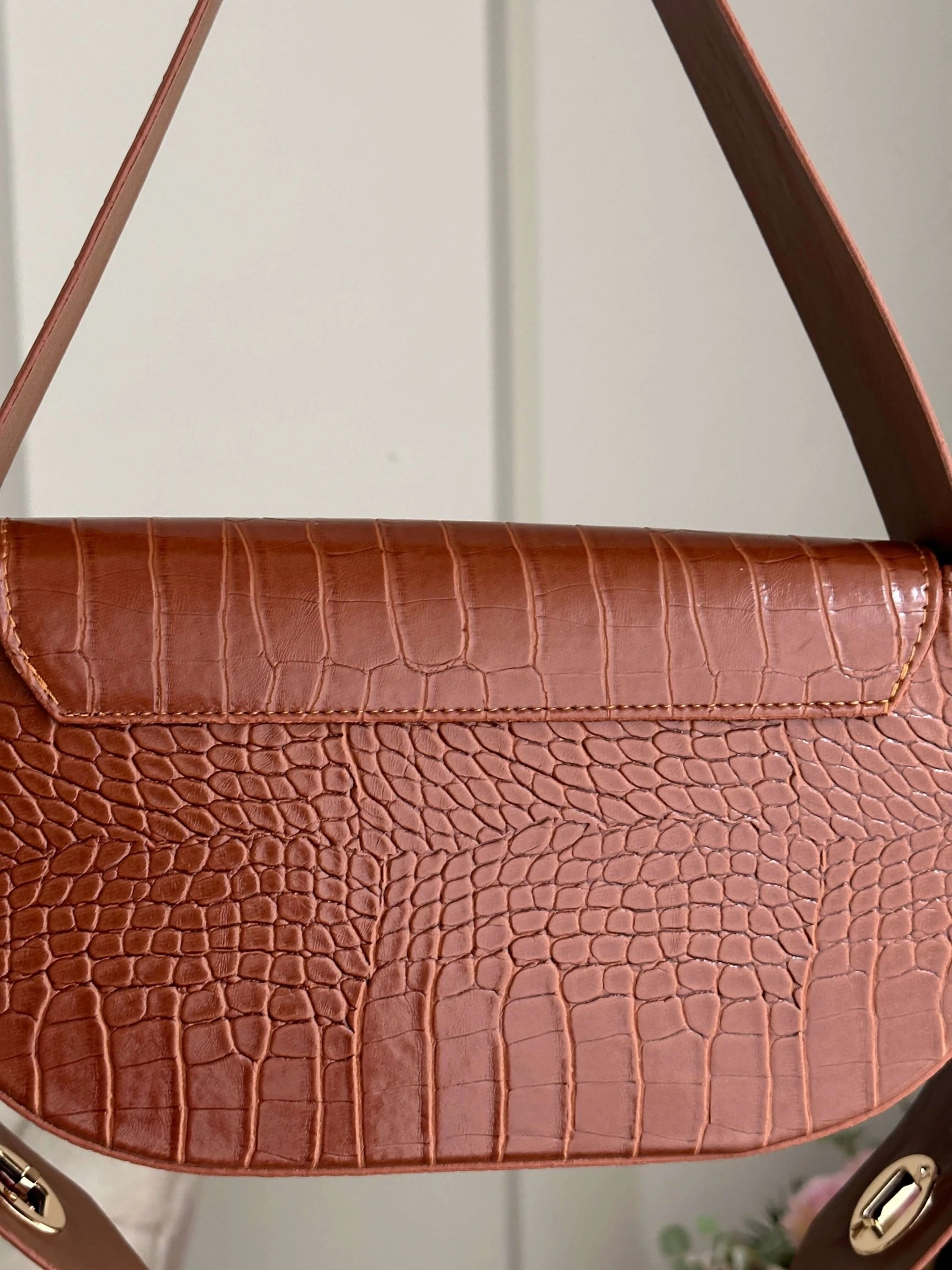 Pullaps Alice Model Deri Taba Çanta