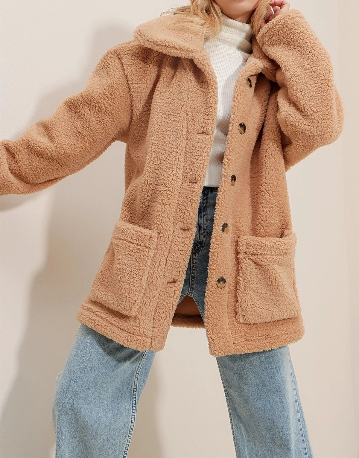 Pullaps Çift Cepli Önü Düğmeli Oversize Peluş Ceket Camel