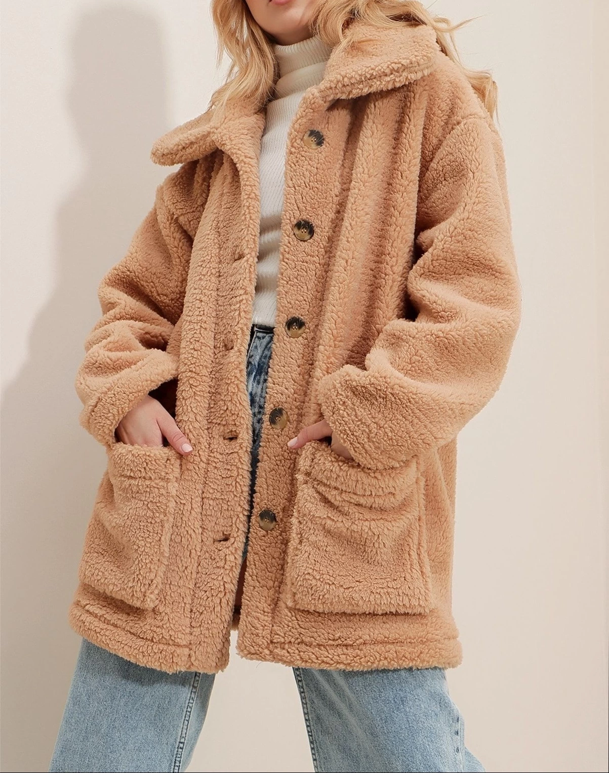 Pullaps Çift Cepli Önü Düğmeli Oversize Peluş Ceket Camel