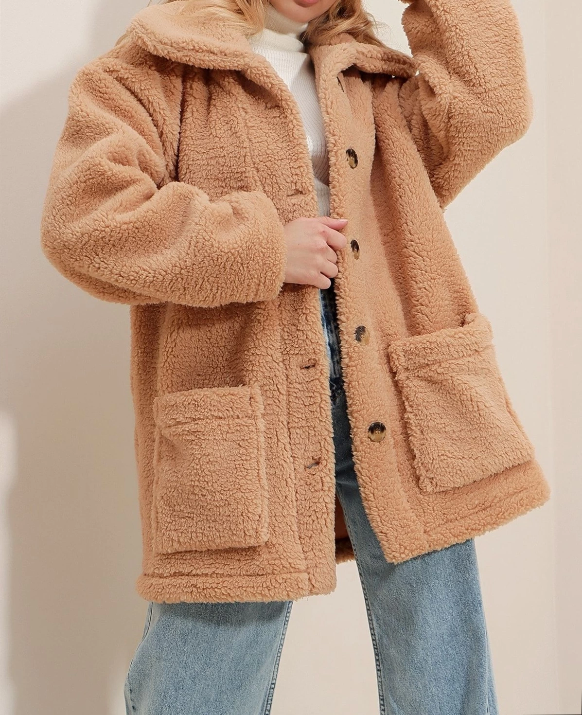 Pullaps Çift Cepli Önü Düğmeli Oversize Peluş Ceket Camel