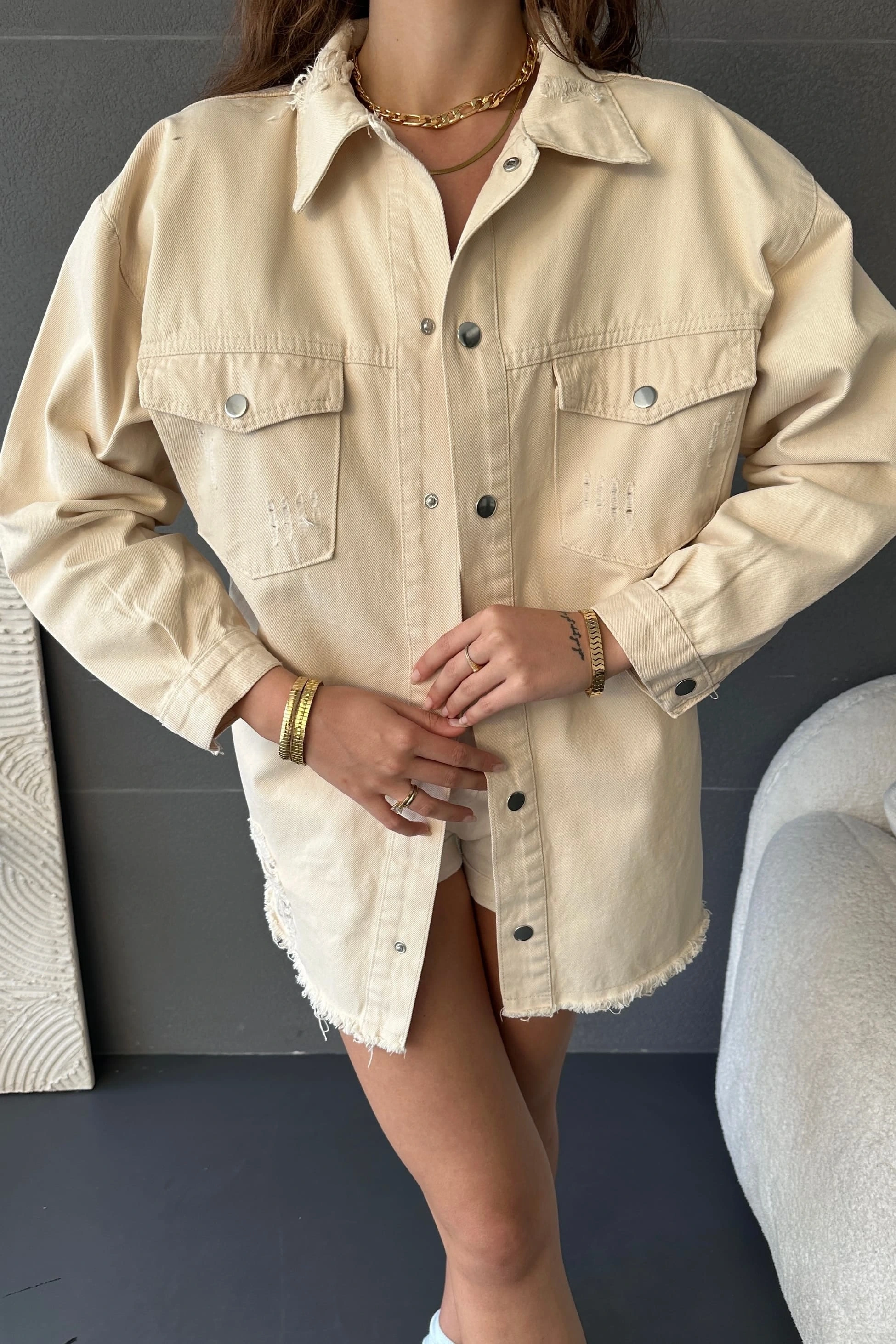 Pullaps Çift Cepli Yırtık Detaylı Oversize Gömlek Ceket Bej