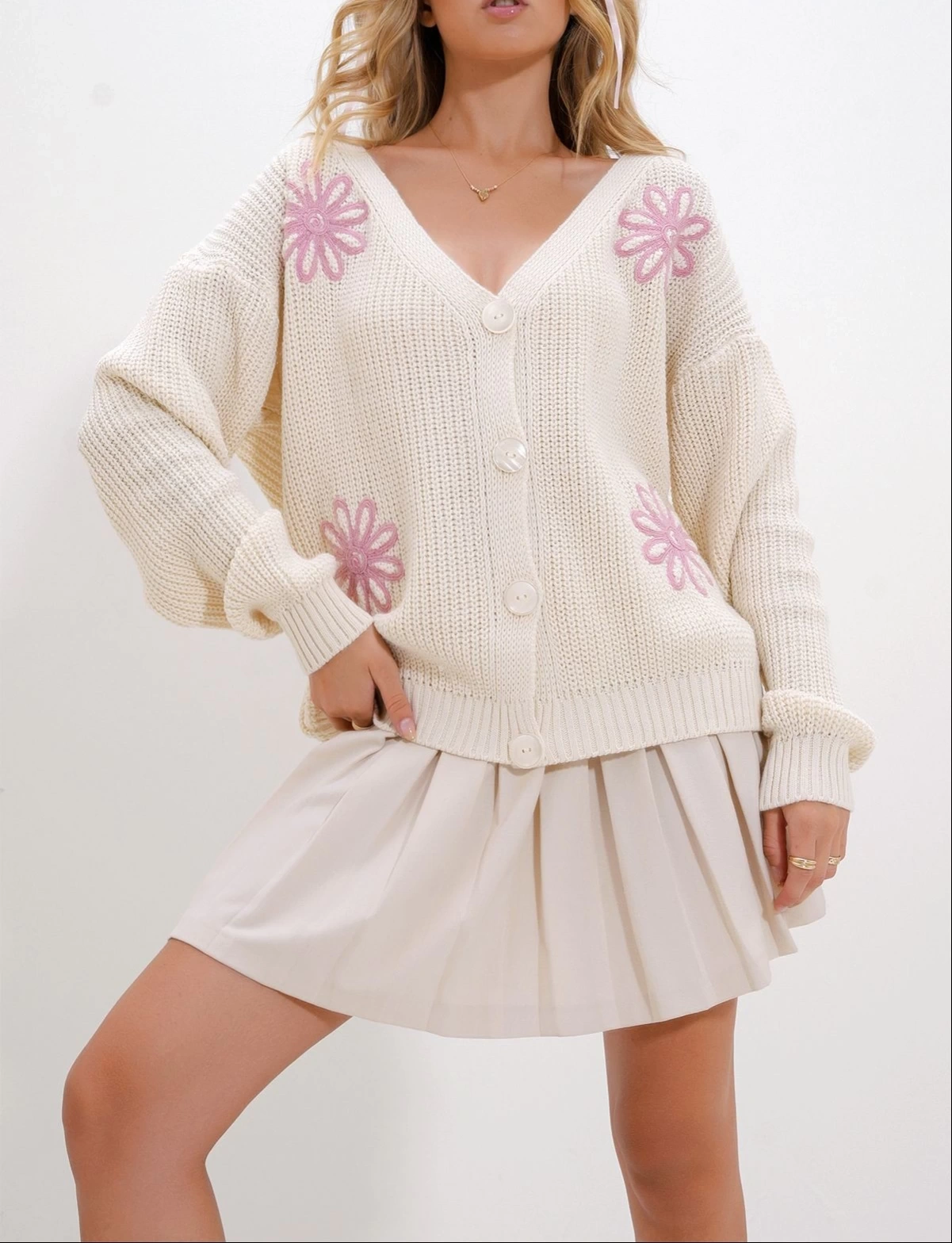 Pullaps Krem Çiçek Desenli Düğmeli Triko Hırka