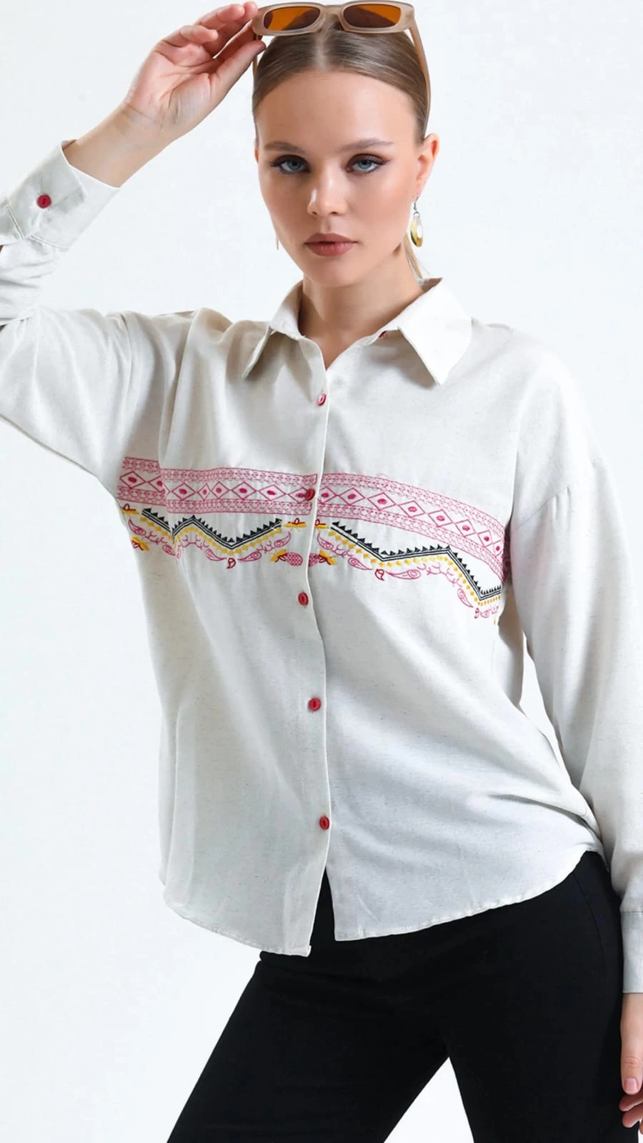 Pullaps Önü Nakışlı Keten Gömlek