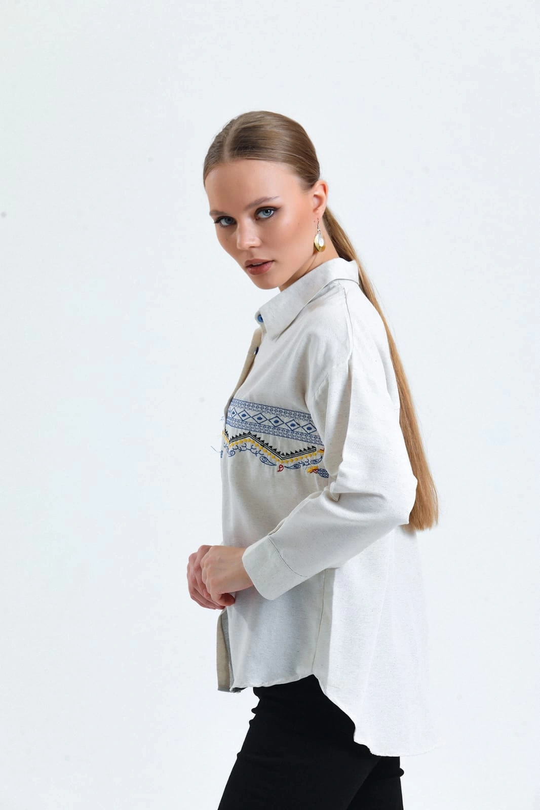 Pullaps Önü Nakışlı Keten Gömlek