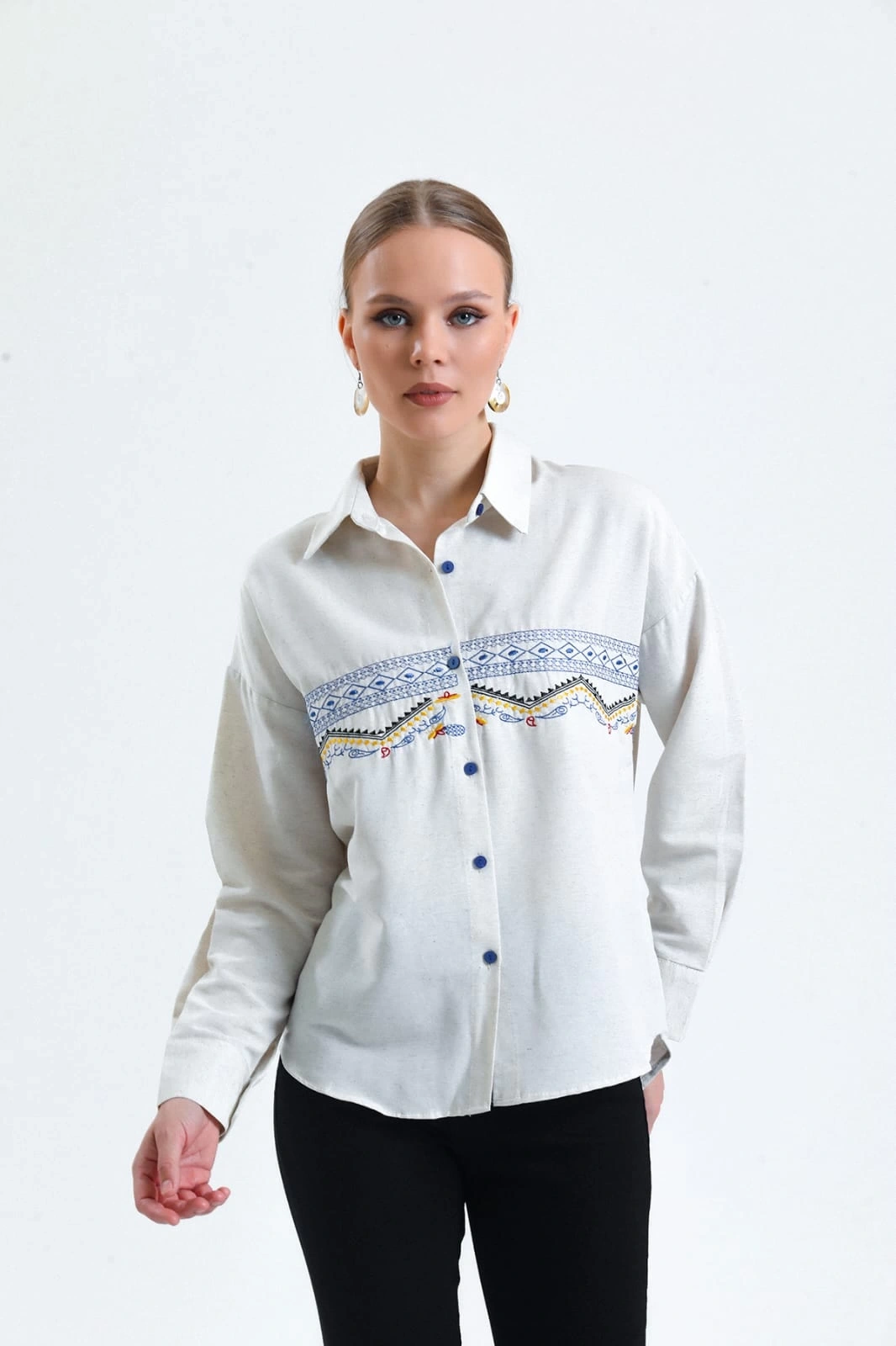 Pullaps Önü Nakışlı Keten Gömlek