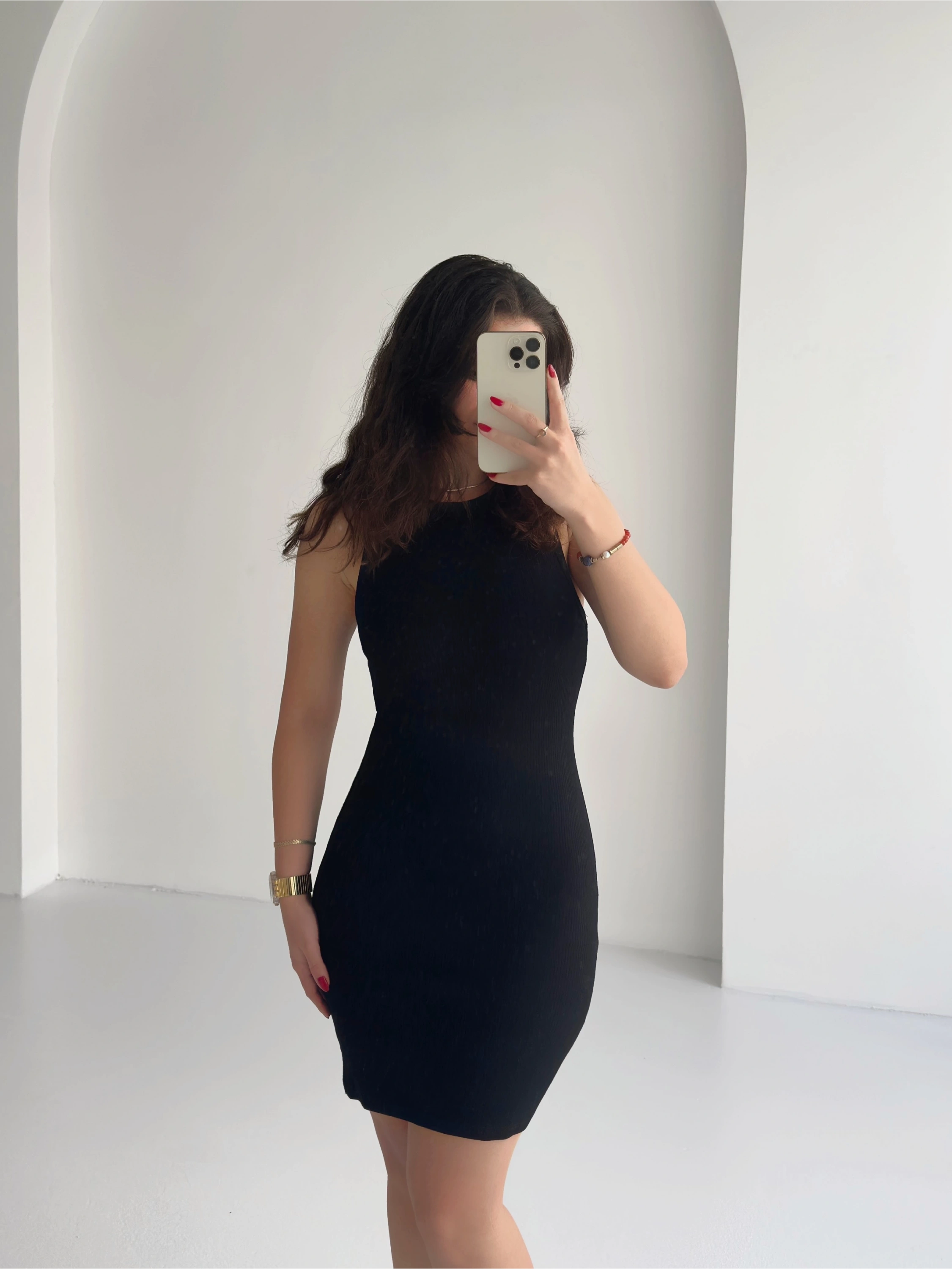 Pullaps vücuda oturan düz siyah likralı elbise