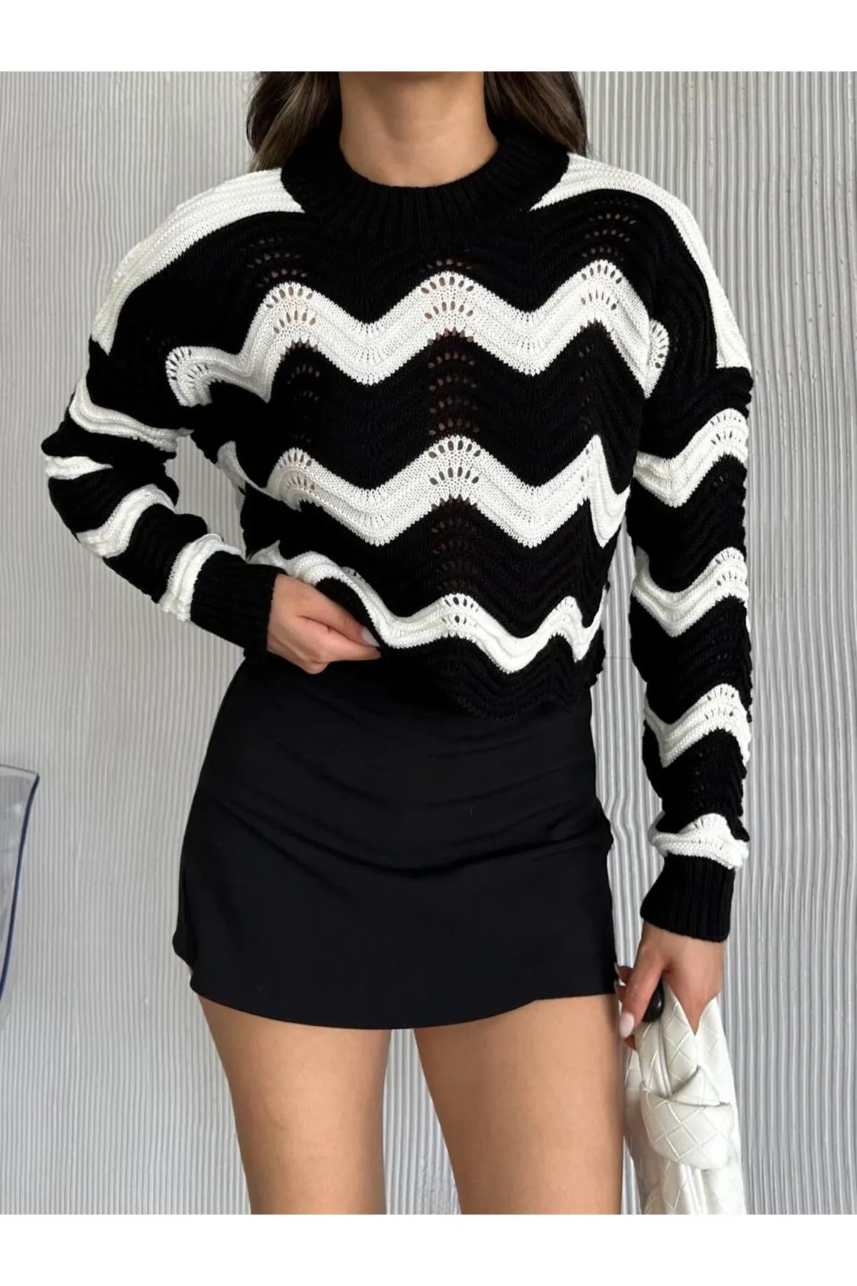 Pullaps Zikzak Çizgili Desenli Triko Kazak Siyah Beyaz