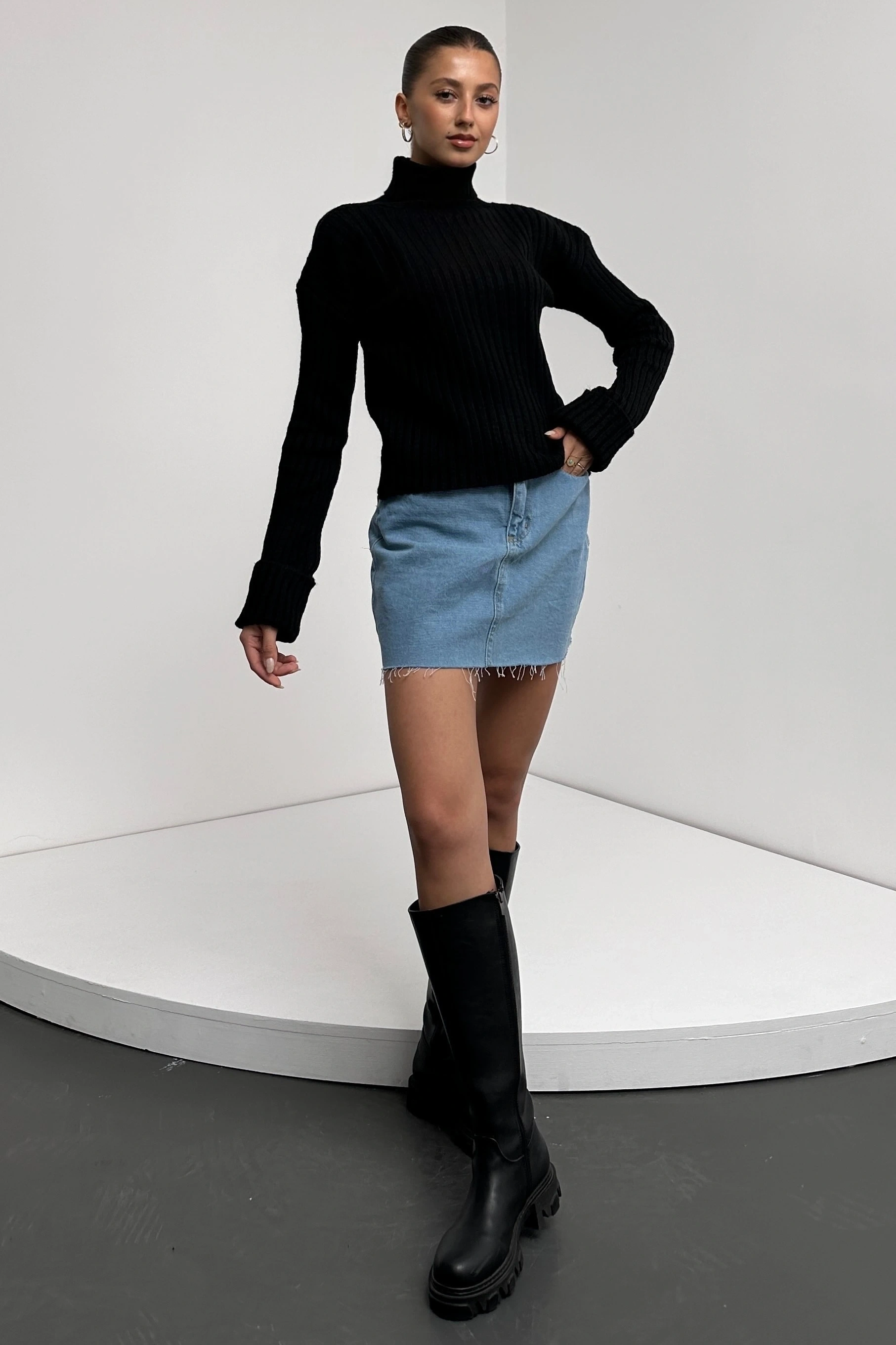 Şerit Desenli Dokulu Boğazlı Triko Kazak