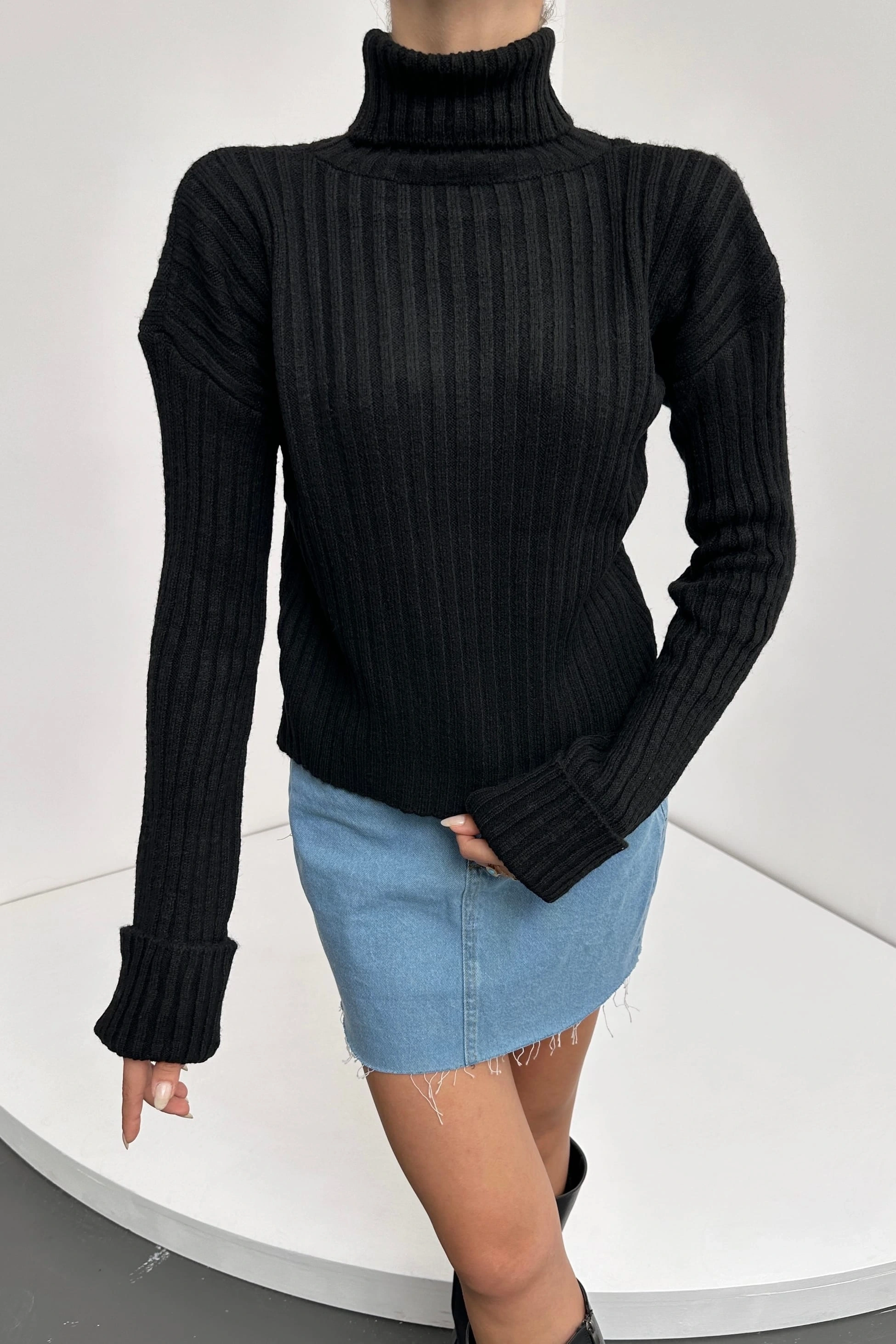 Şerit Desenli Dokulu Boğazlı Triko Kazak