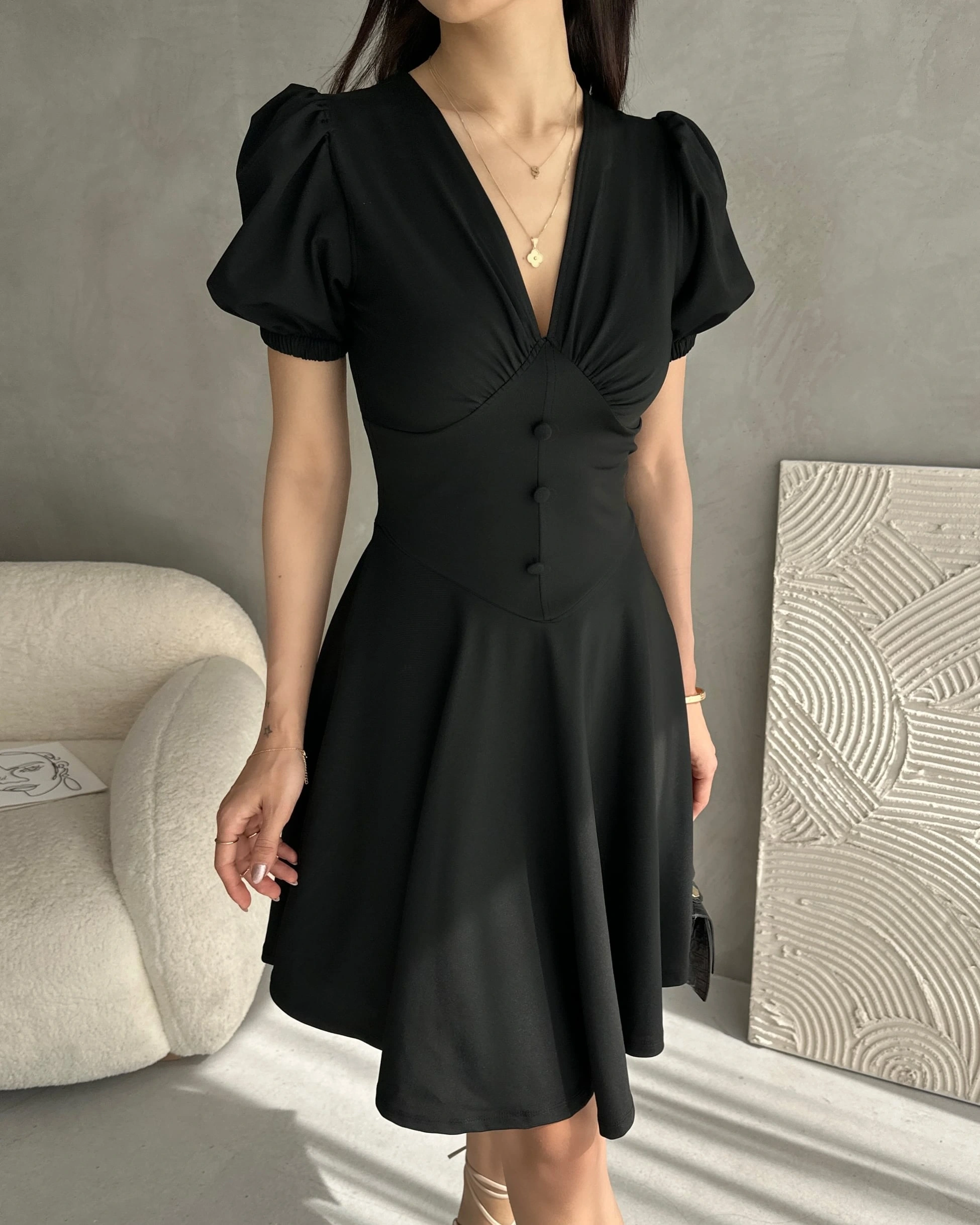 V Yaka Düğme Detaylı Karpuz Kol Crep Elbise