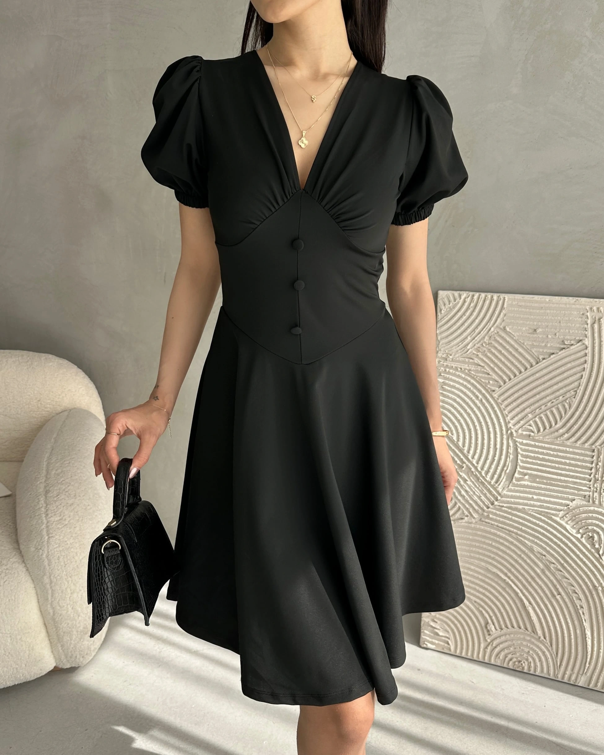 V Yaka Düğme Detaylı Karpuz Kol Crep Elbise