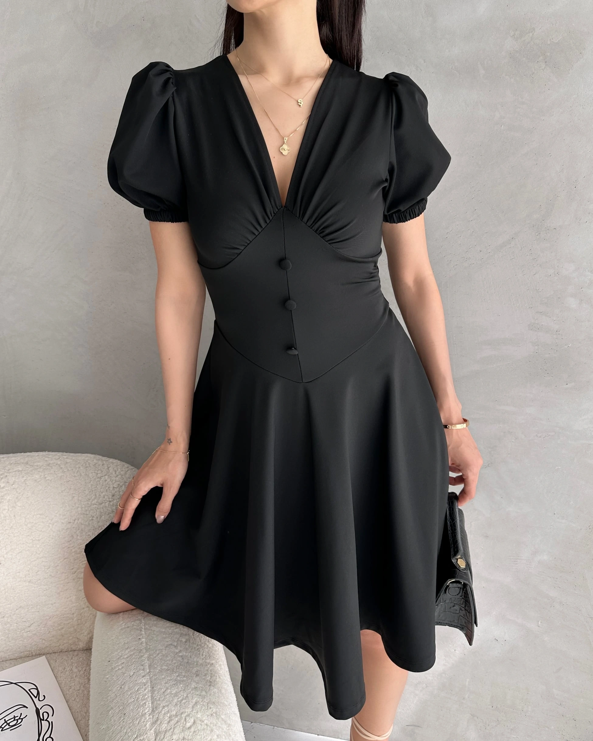 V Yaka Düğme Detaylı Karpuz Kol Crep Elbise