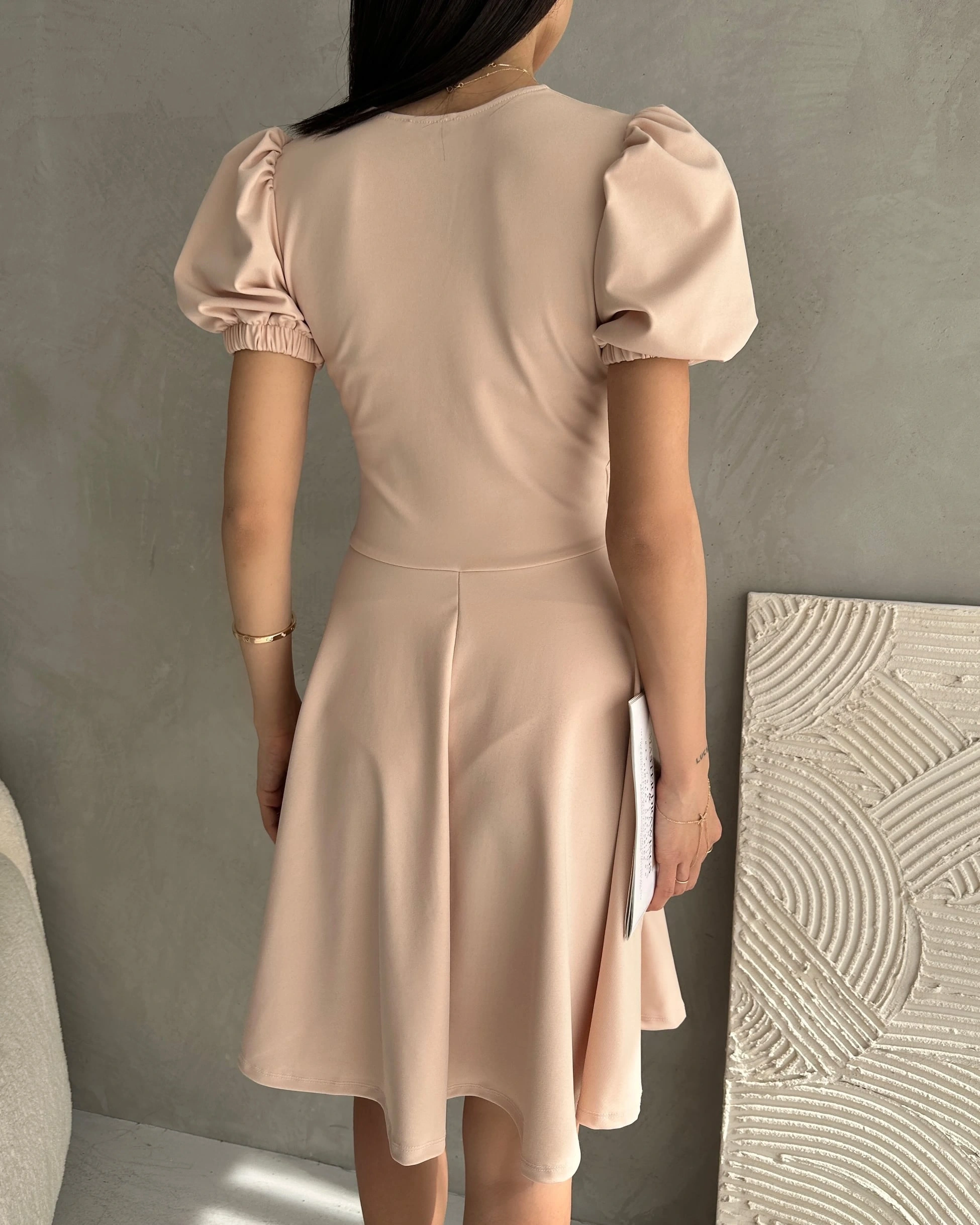 V Yaka Düğme Detaylı Karpuz Kol Crep Elbise