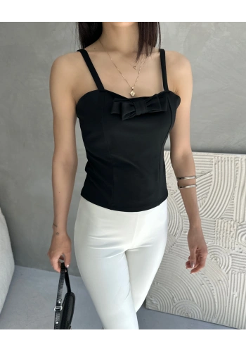 İp Askılı Yakası Fiyonk Detaylı Crep Bluz